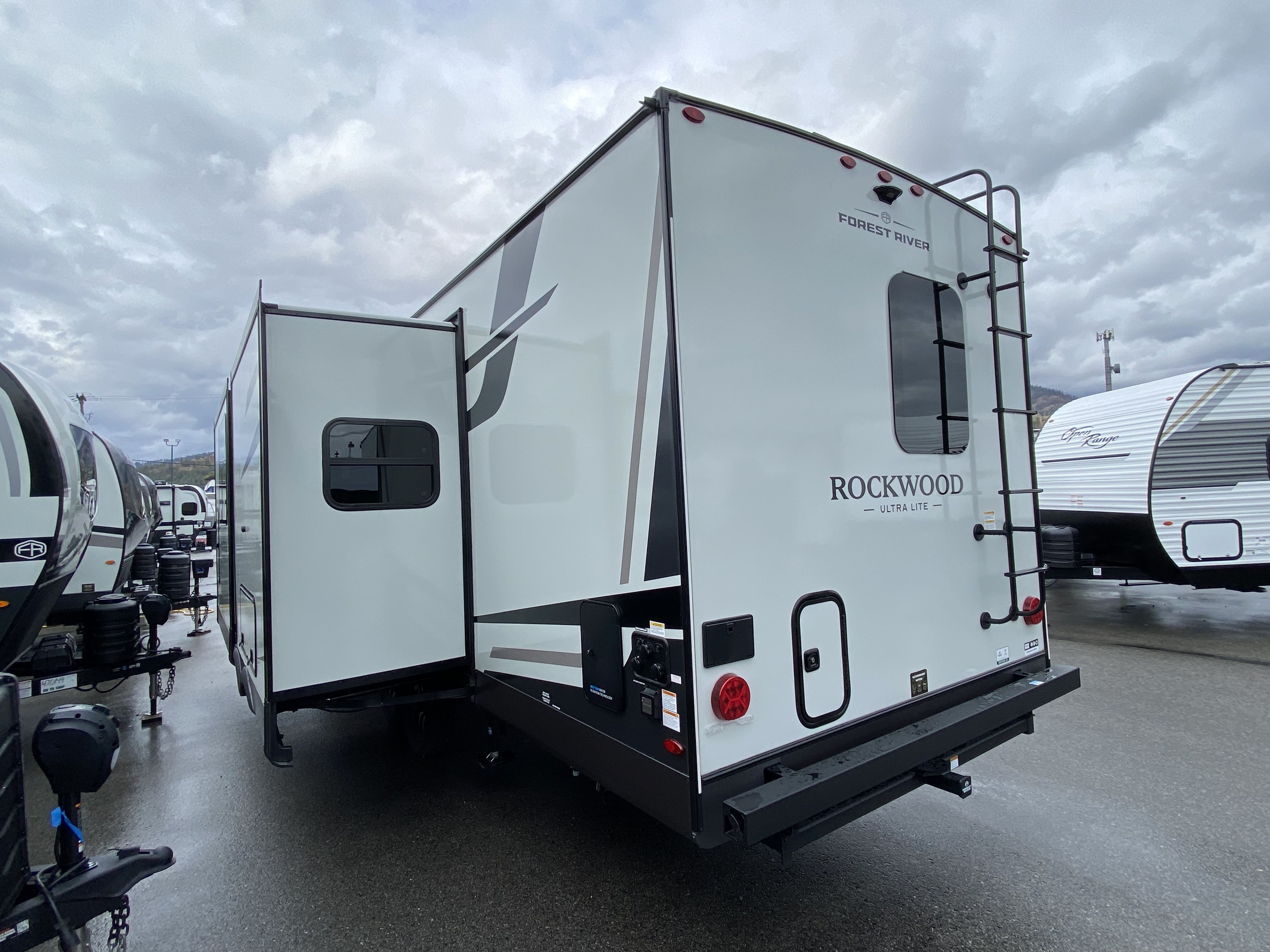 2027 Forest River Rockwood Ultra Lite 2623MBR - Image 7