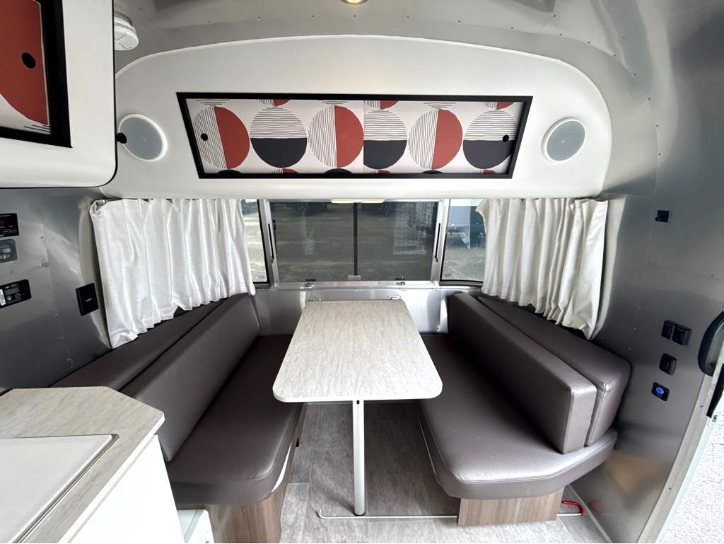 2022 AIRSTREAM CARAVEL 19CB - Image 12