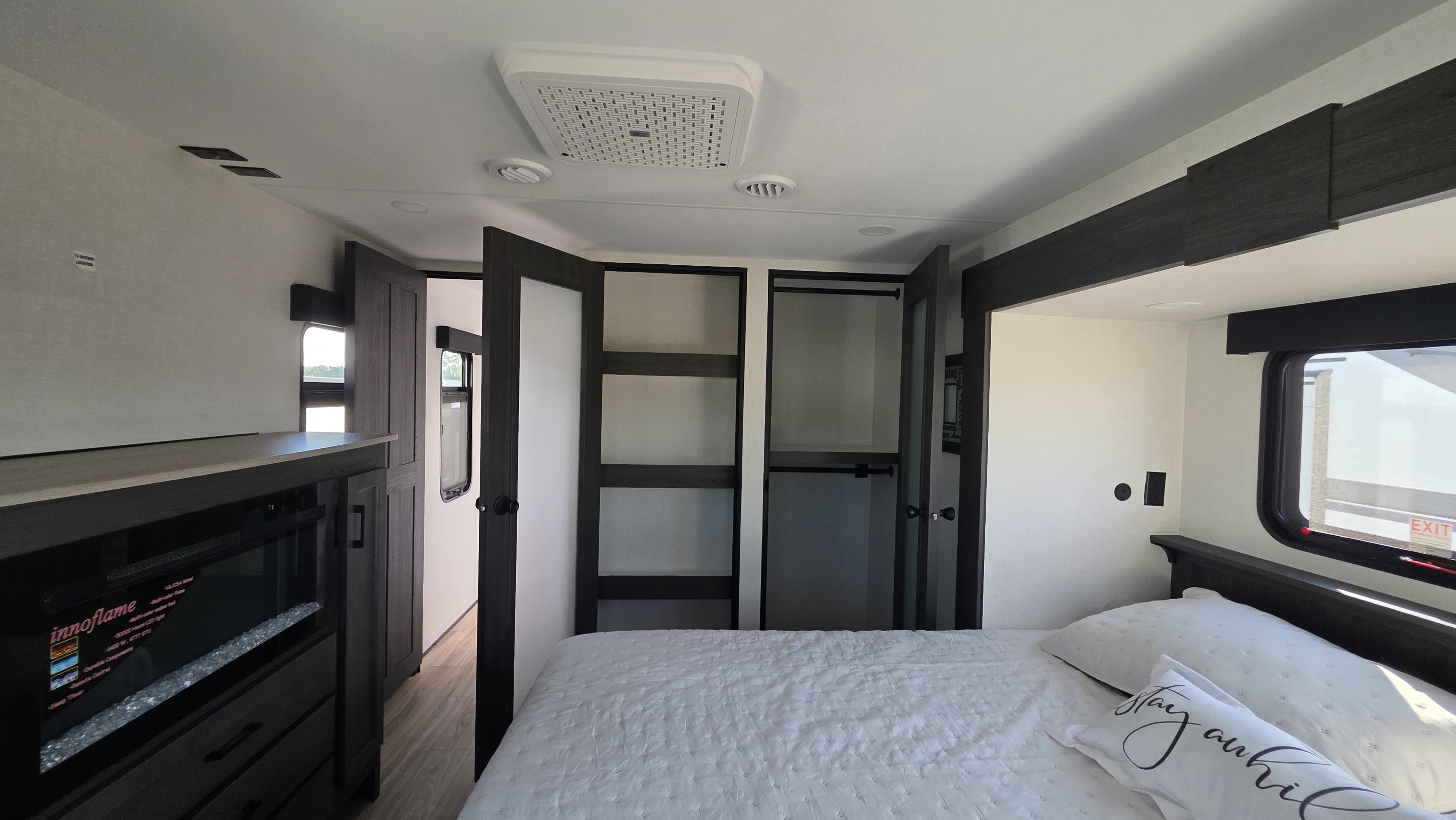 2027 VENTURE RV SPORTTREK 353VIK - Image 32