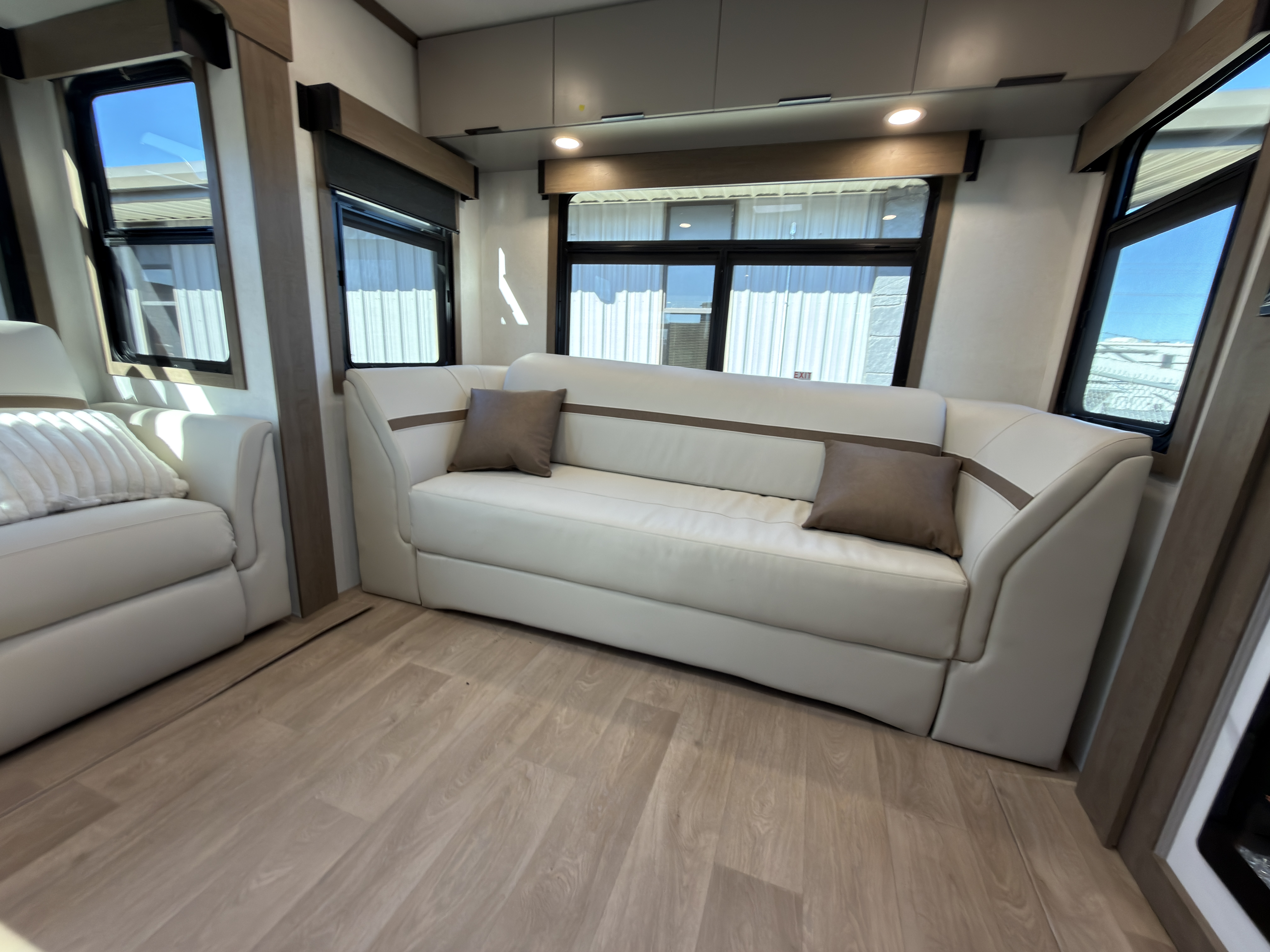 2026 KZ RV Domani 323RL - Image 9