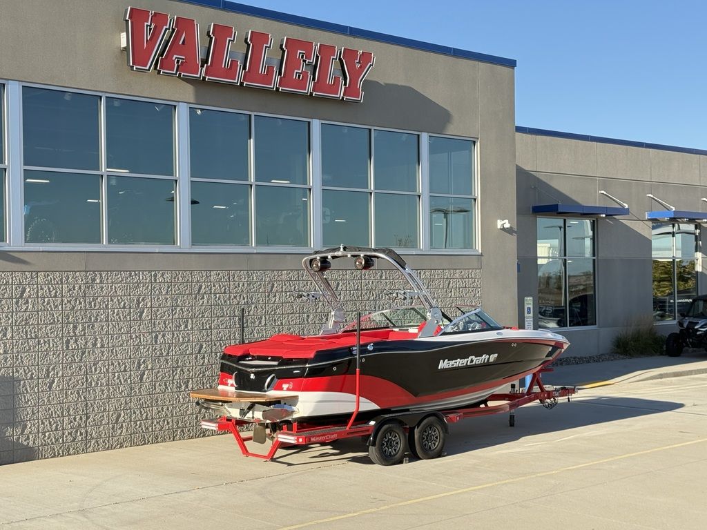 2019 MasterCraft XT22 - Image 18