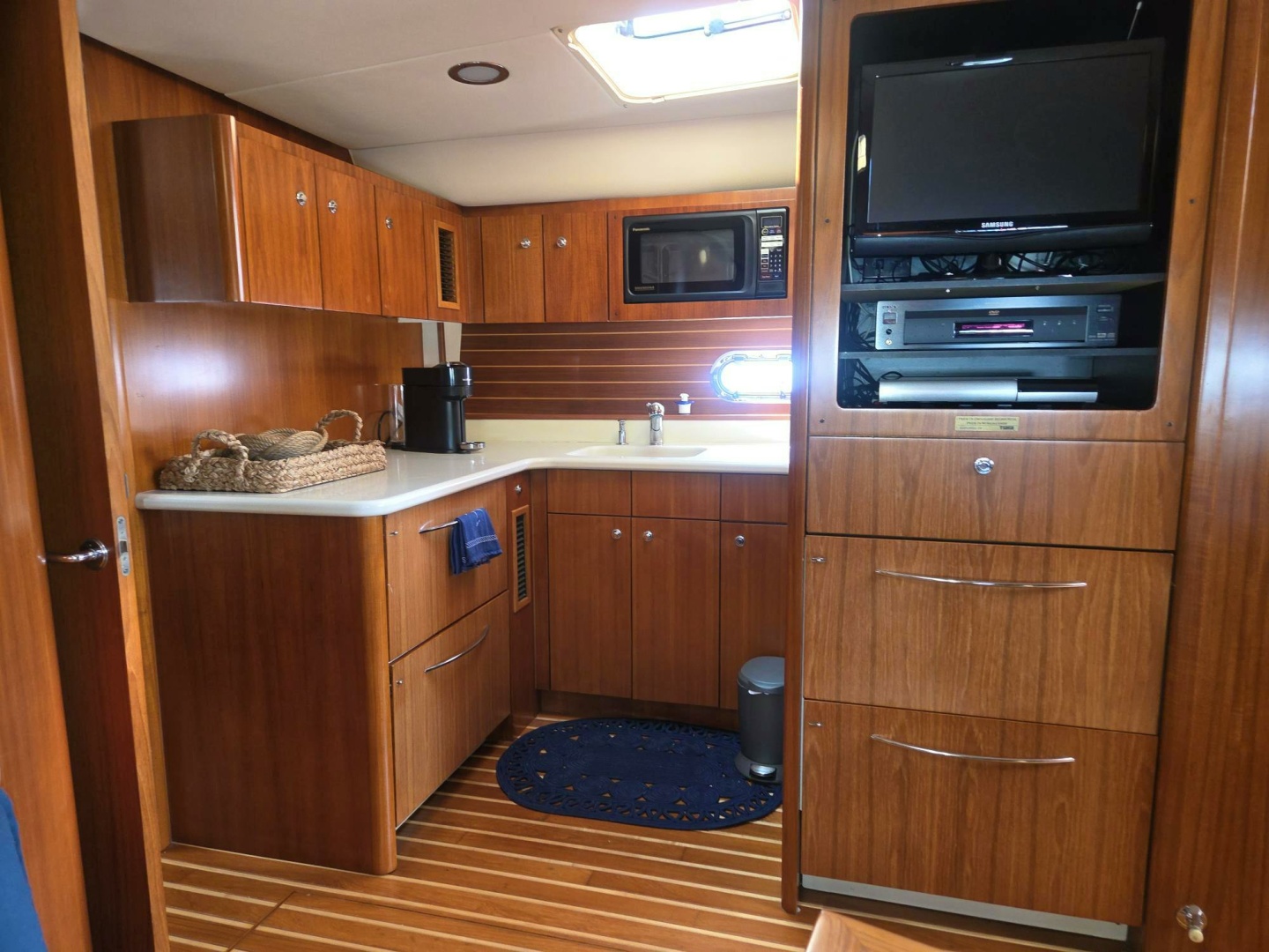 2001 TIARA - Image 24