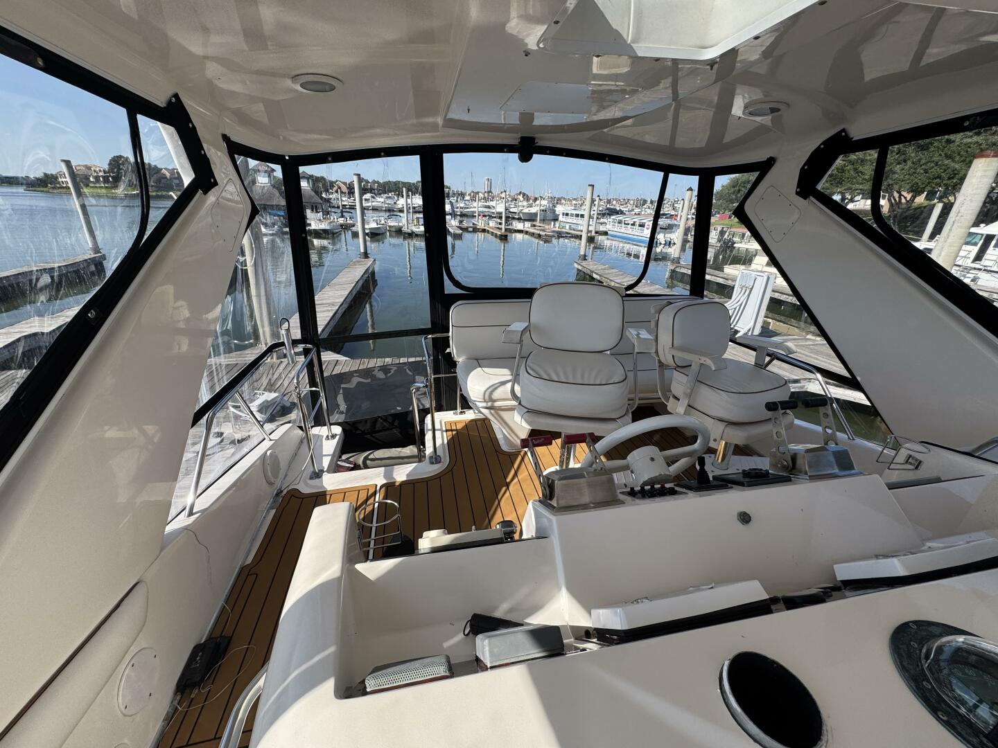1998 Sea Ray 550 Sedan Bridge - Image 5