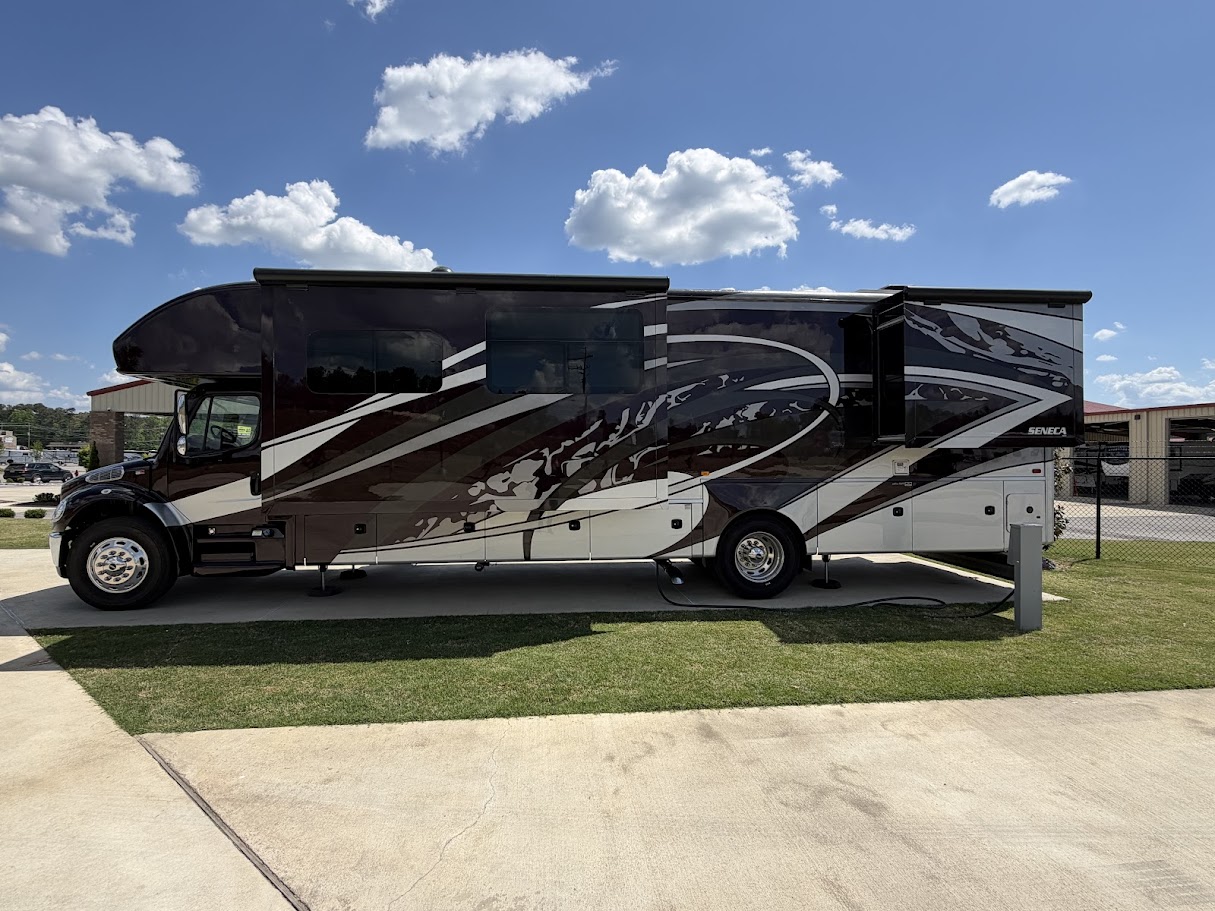2022 JAYCO SENECA 37M - Image 3