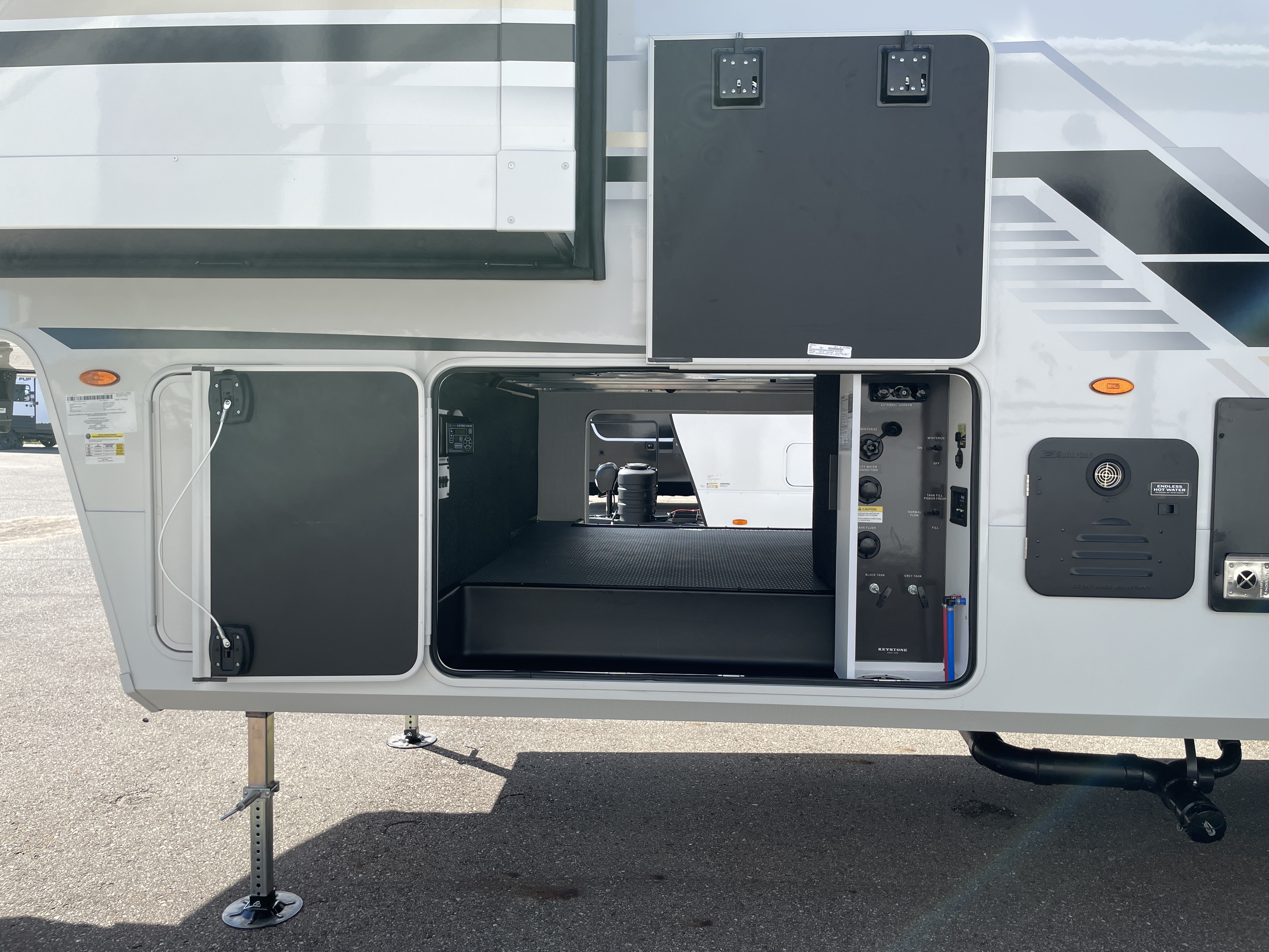 2027 Keystone Cougar 320RDS - Image 6
