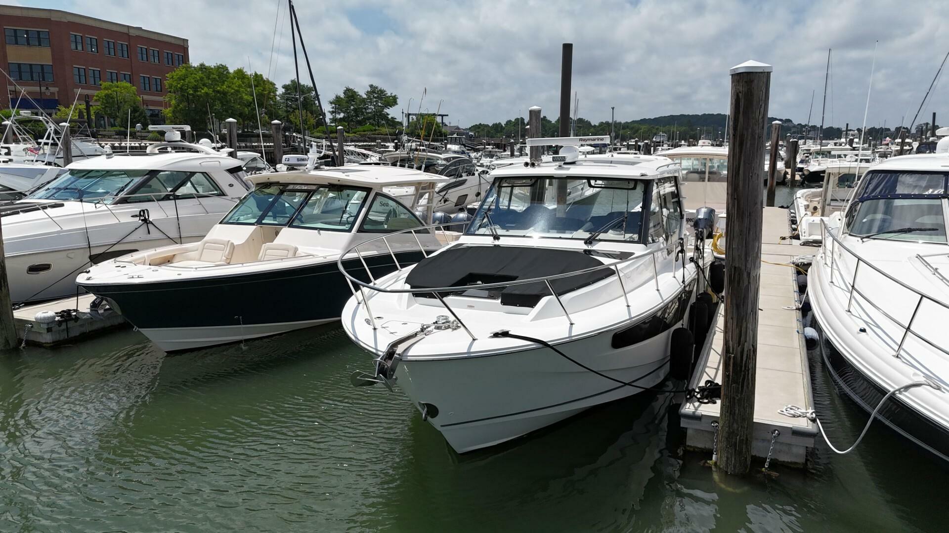 2021 Boston Whaler 405 Conquest - Image 17