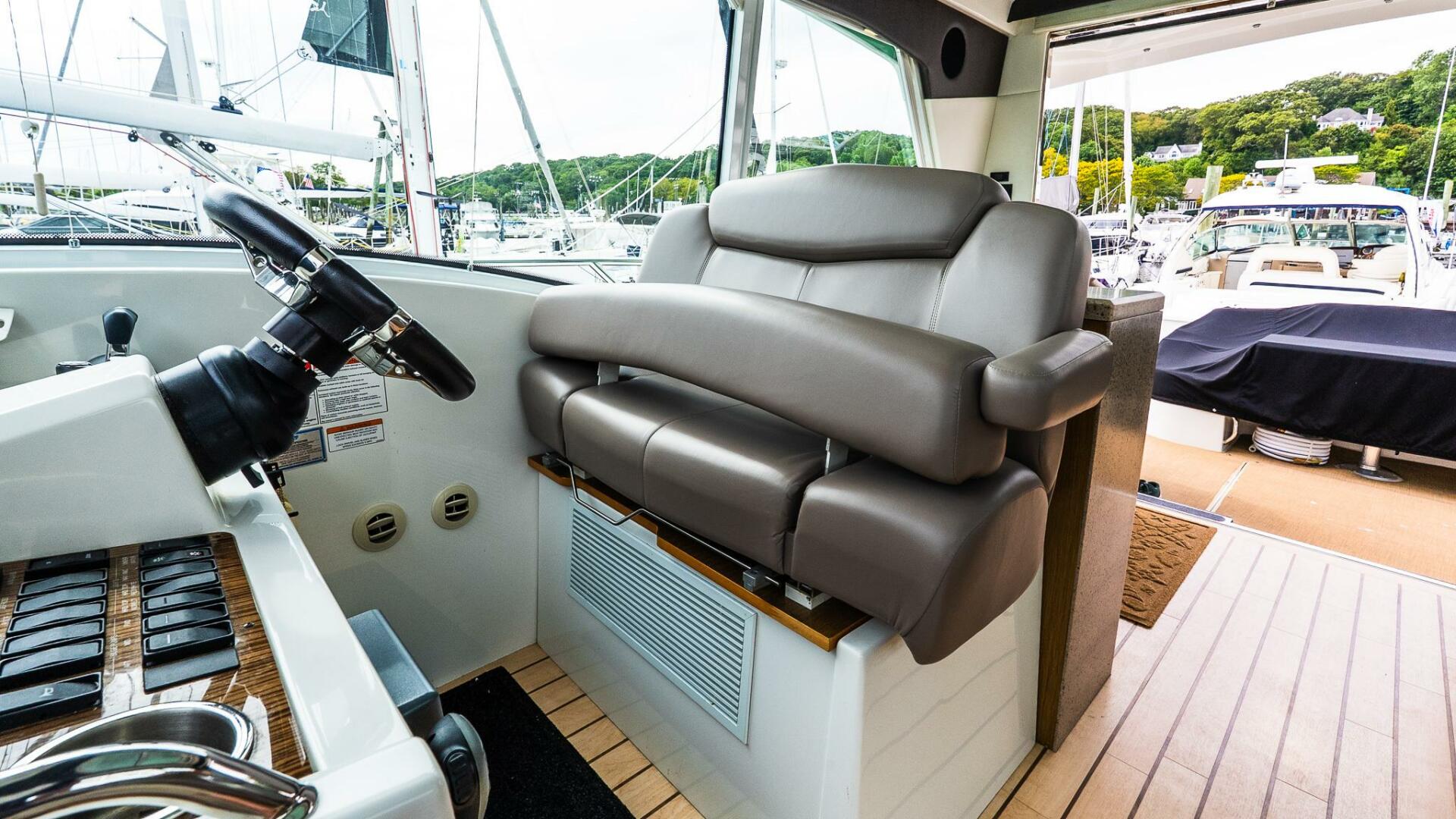 2013 CRUISERS 48 Cantius Base - Image 27