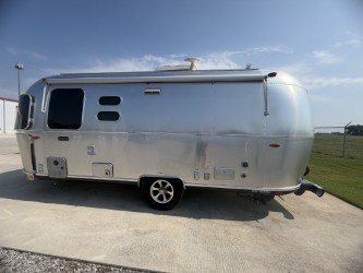 2022 AIRSTREAM CARAVEL 22FB - Image 7