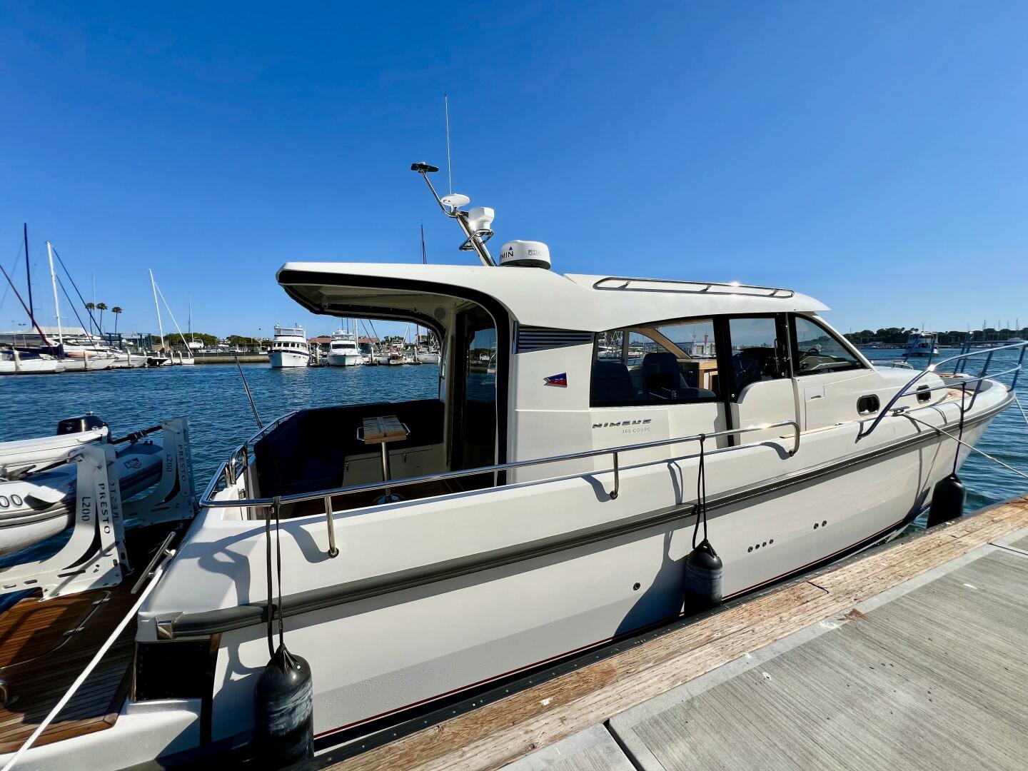 2018 Nimbus 365 Coupe - Image 11