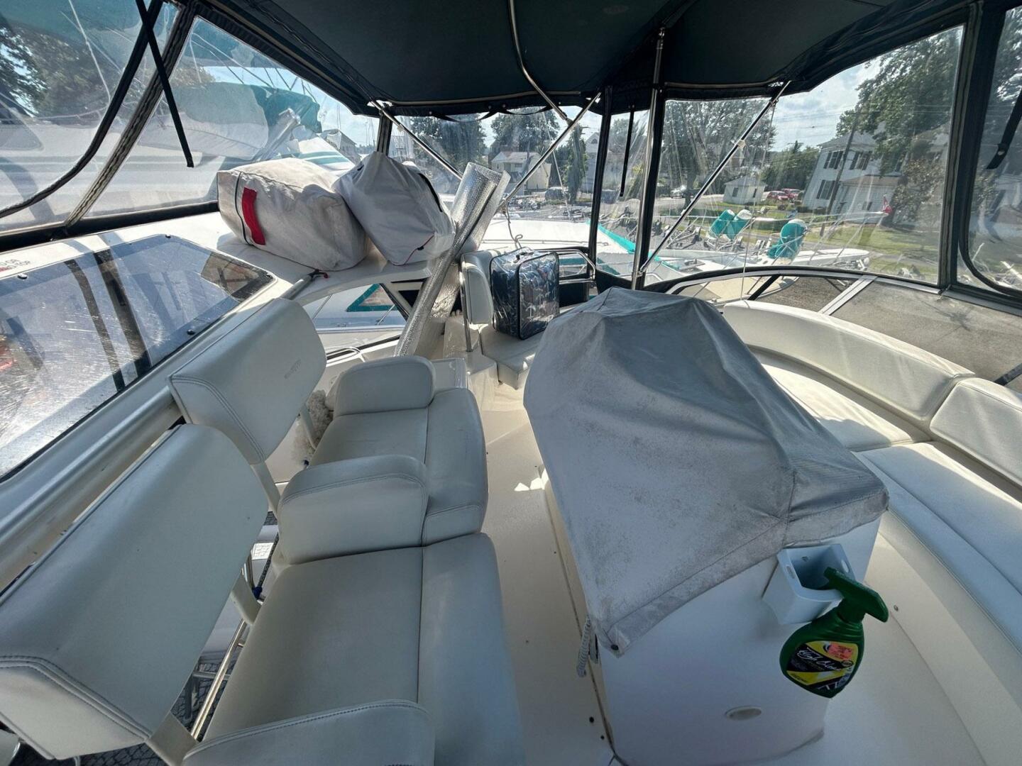 2000 Silverton 352 Motor Yacht - Image 9