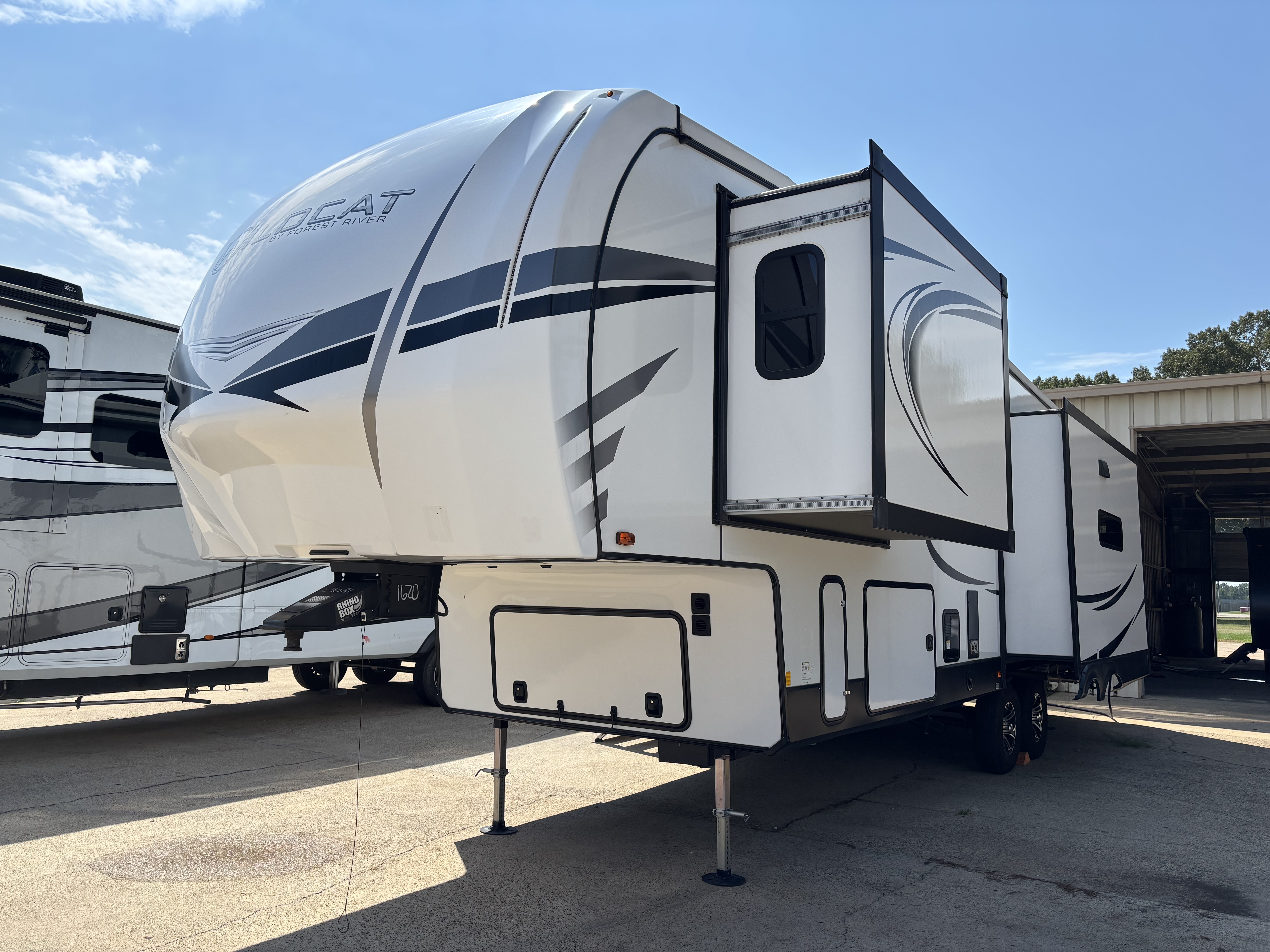 2023 Forest River Wildcat 290RLW - Image 4