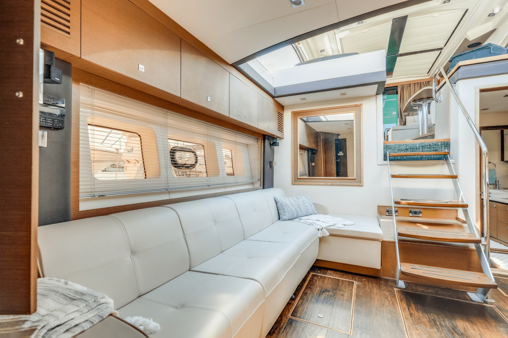 2013 Sea Ray 510 SUNDANCER - Image 38
