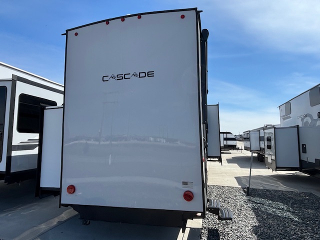 2026 CHEROKEE CASCADE 39DKBL - Image 4