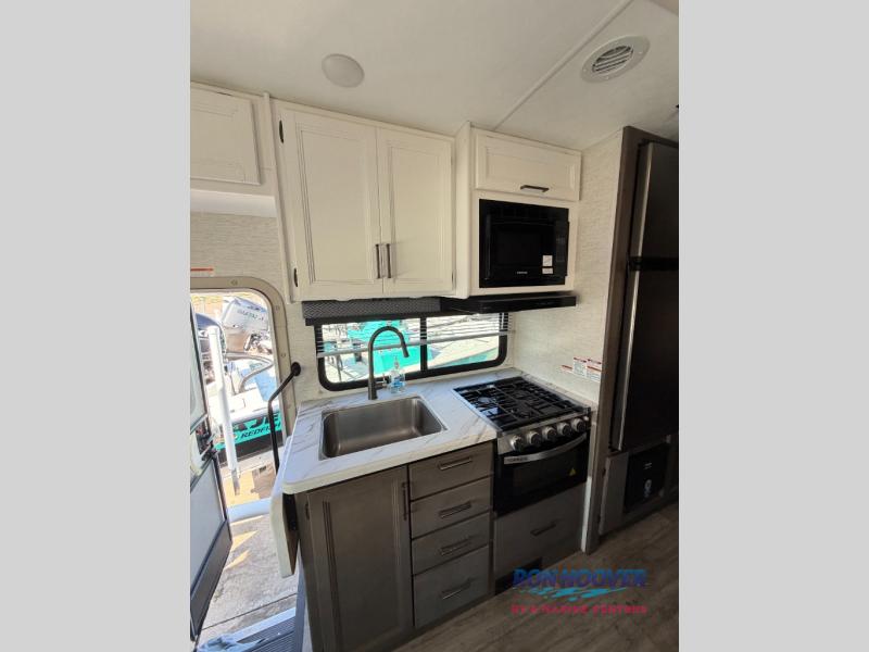 2025 THOR MOTOR COACH 25V - Image 10