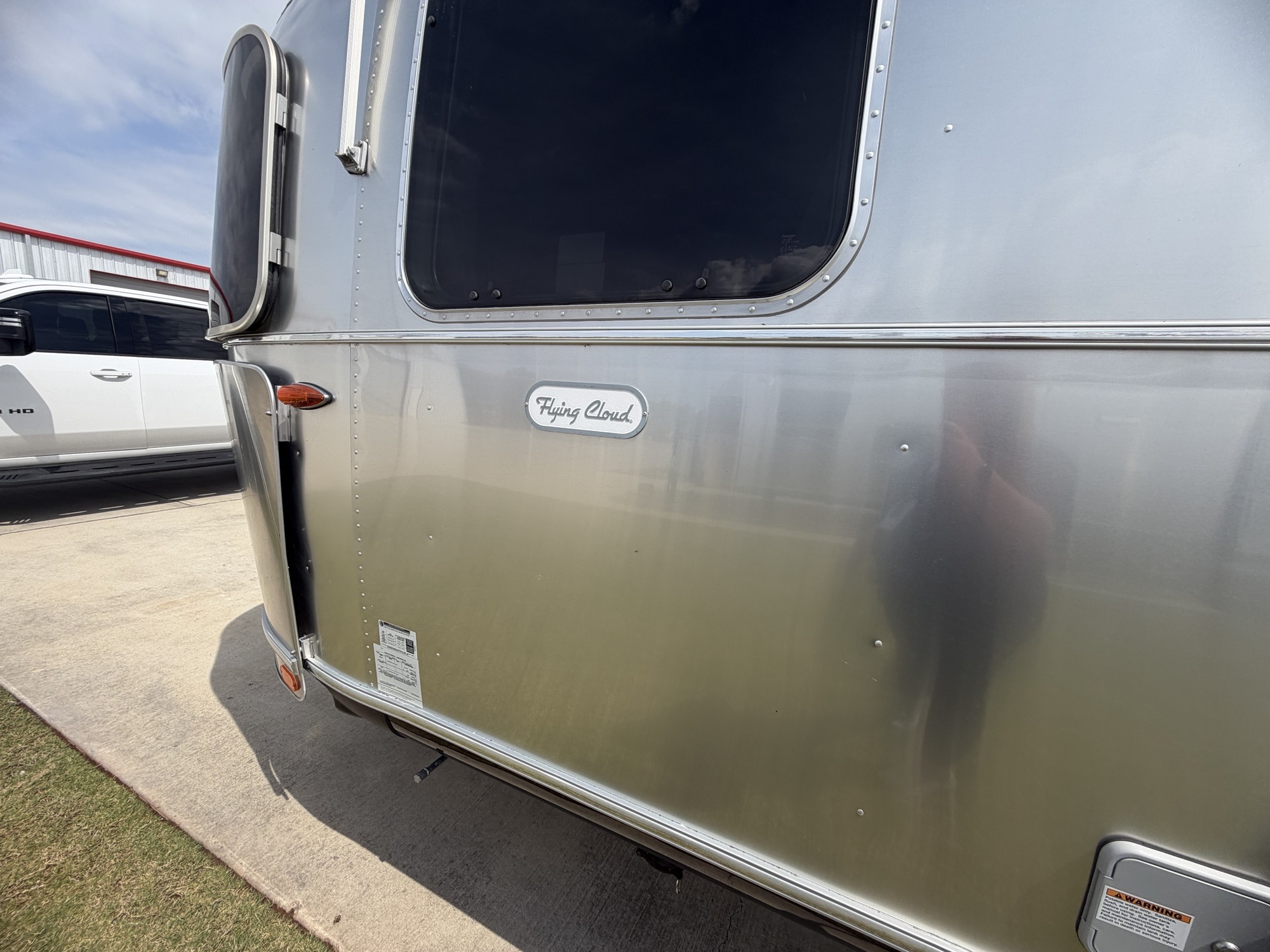 2024 AIRSTREAM FLYING CLOUD 23FB - Image 9