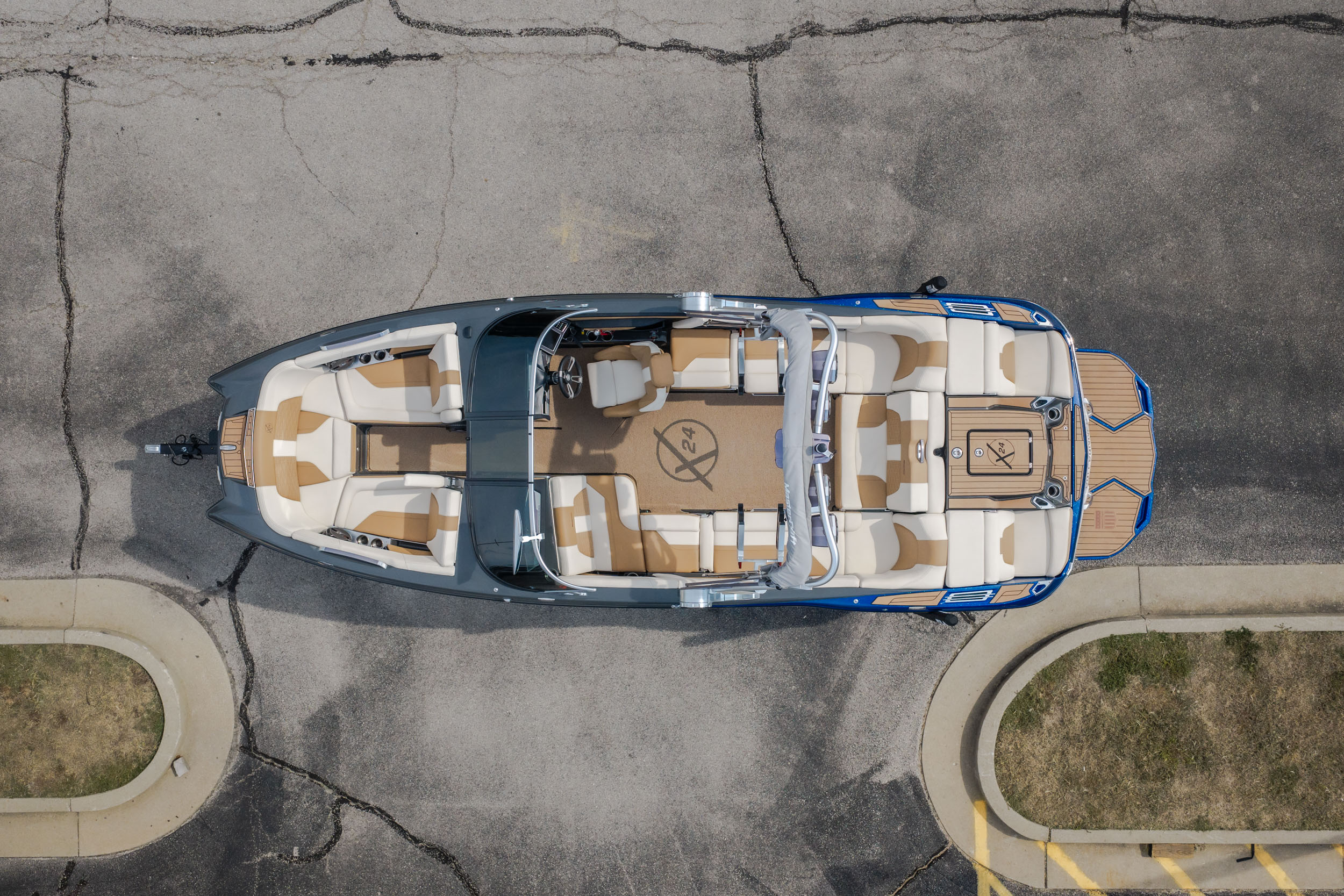 2021 MasterCraft X24 - Image 48