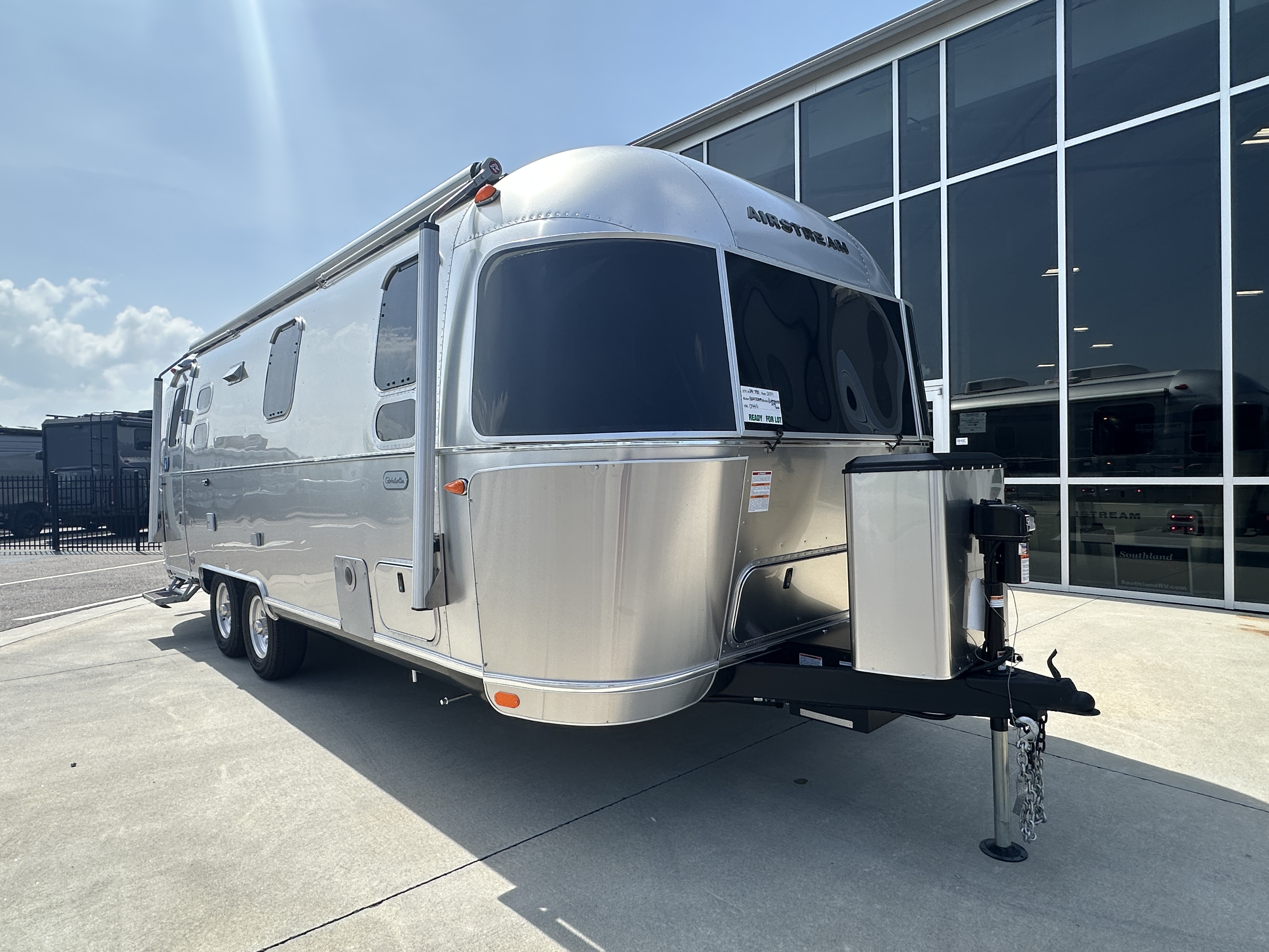 2027 Airstream Globetrotter 25FBT - Image 1