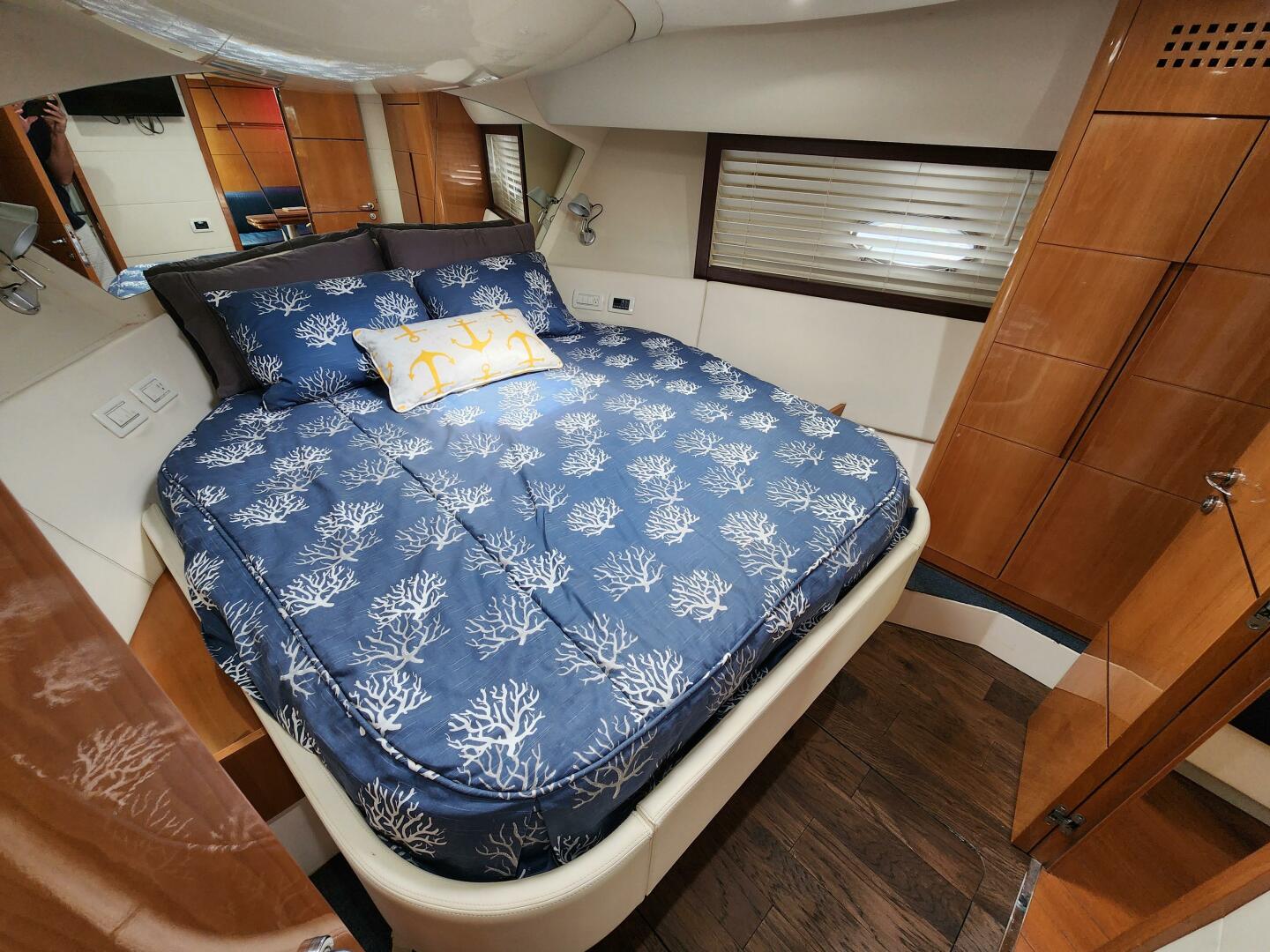 2006 Pershing - Image 21