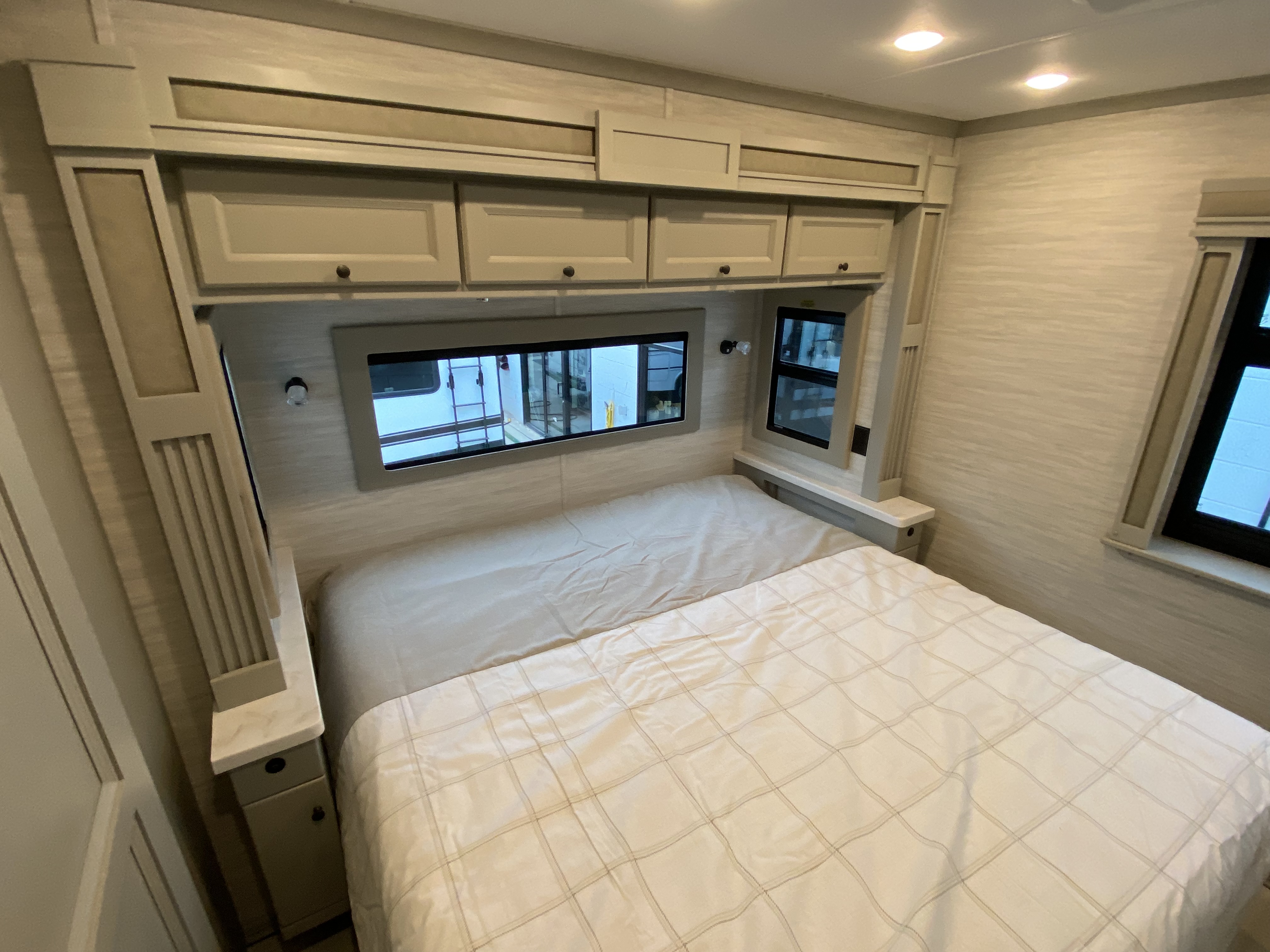 2027 Tiffin Allegro Bay 34DB - Image 20