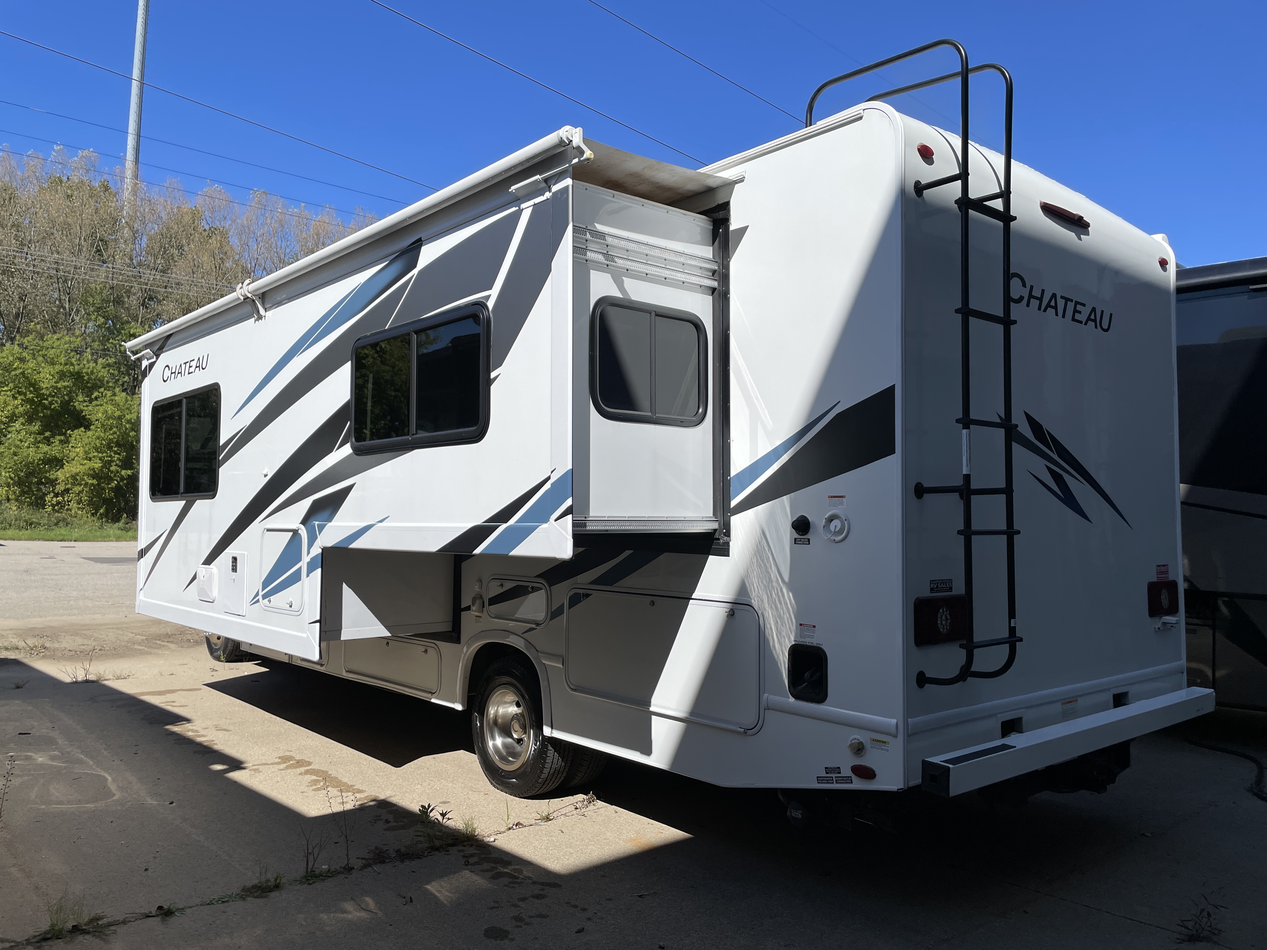 2024 Thor Motor Coach Chateau 27R - Image 6