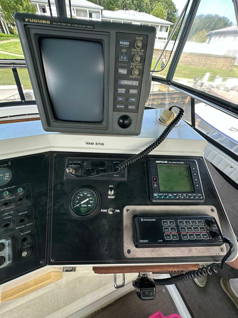 1991 Carver 3807 Aft Cabin - Image 17