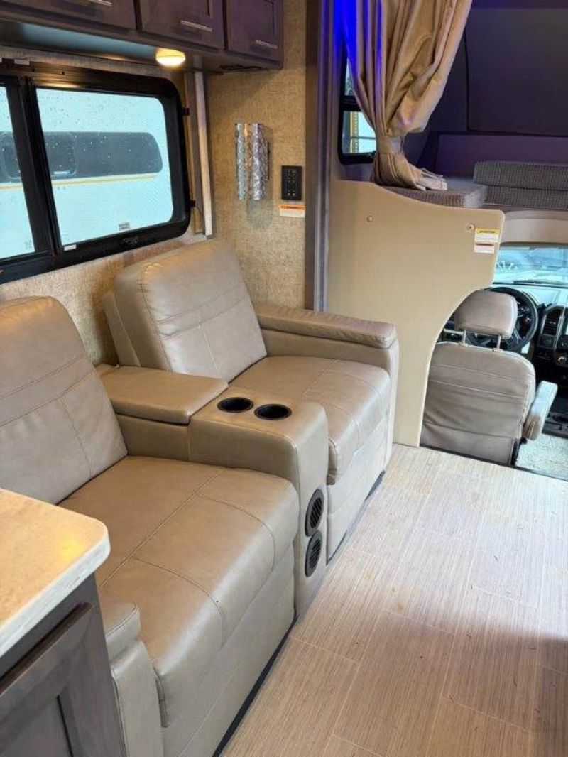 2021 Thor Motor Coach Magnitude SV34 - Image 29