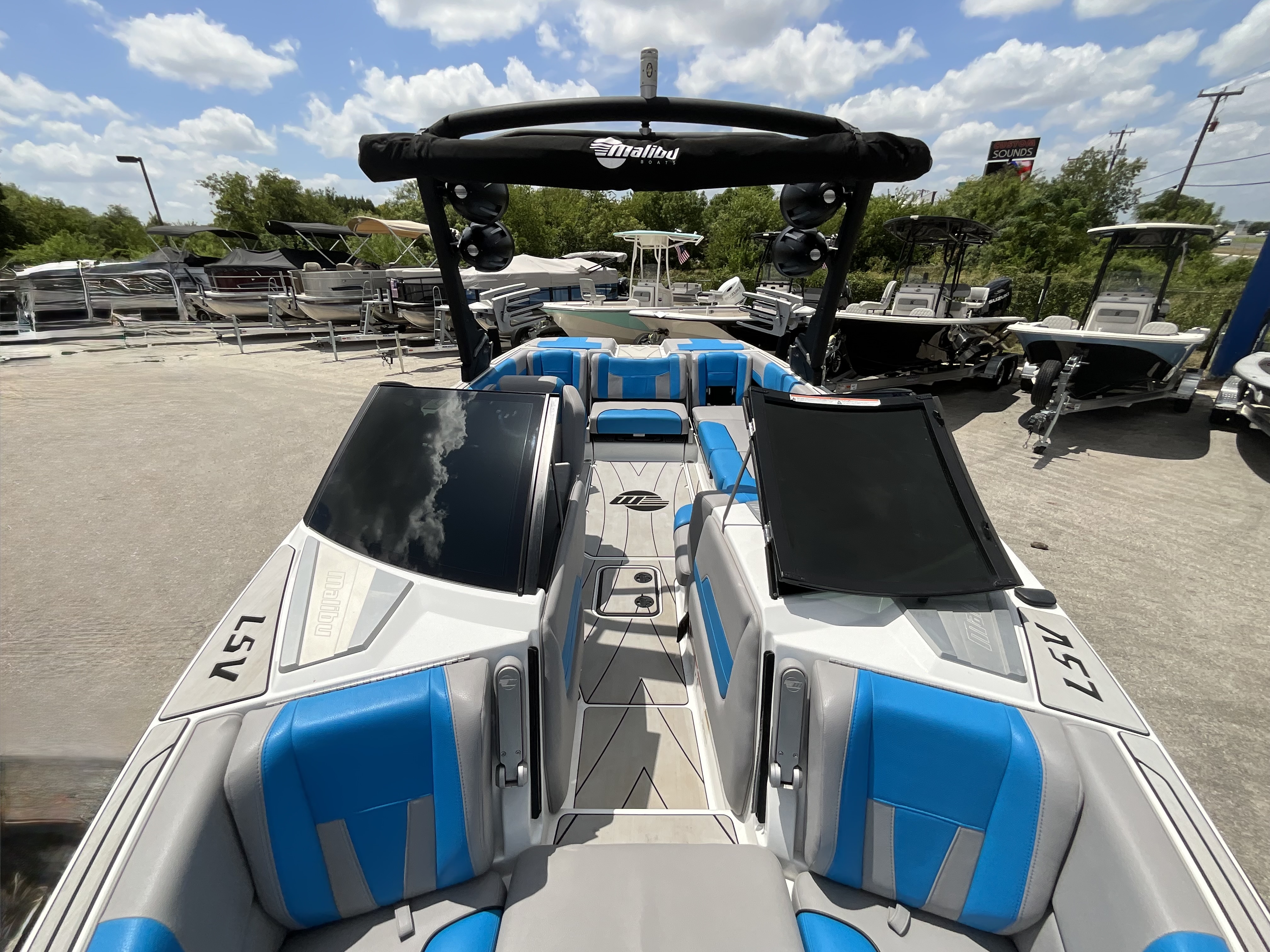 2022 MALIBU 23LSV - Image 32