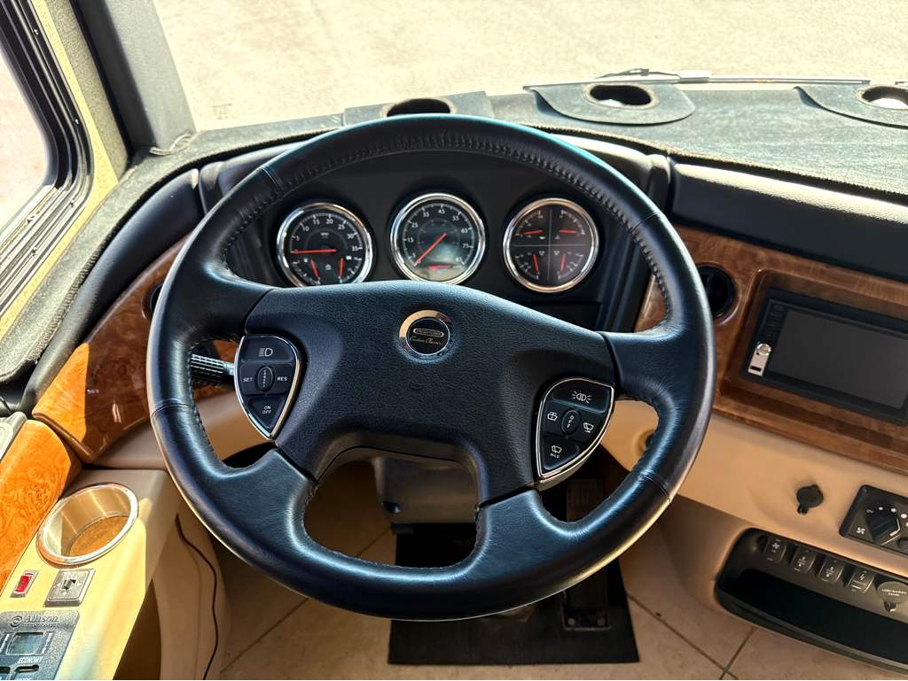 2014 Fleetwood DISCOVERY 40E - Image 10