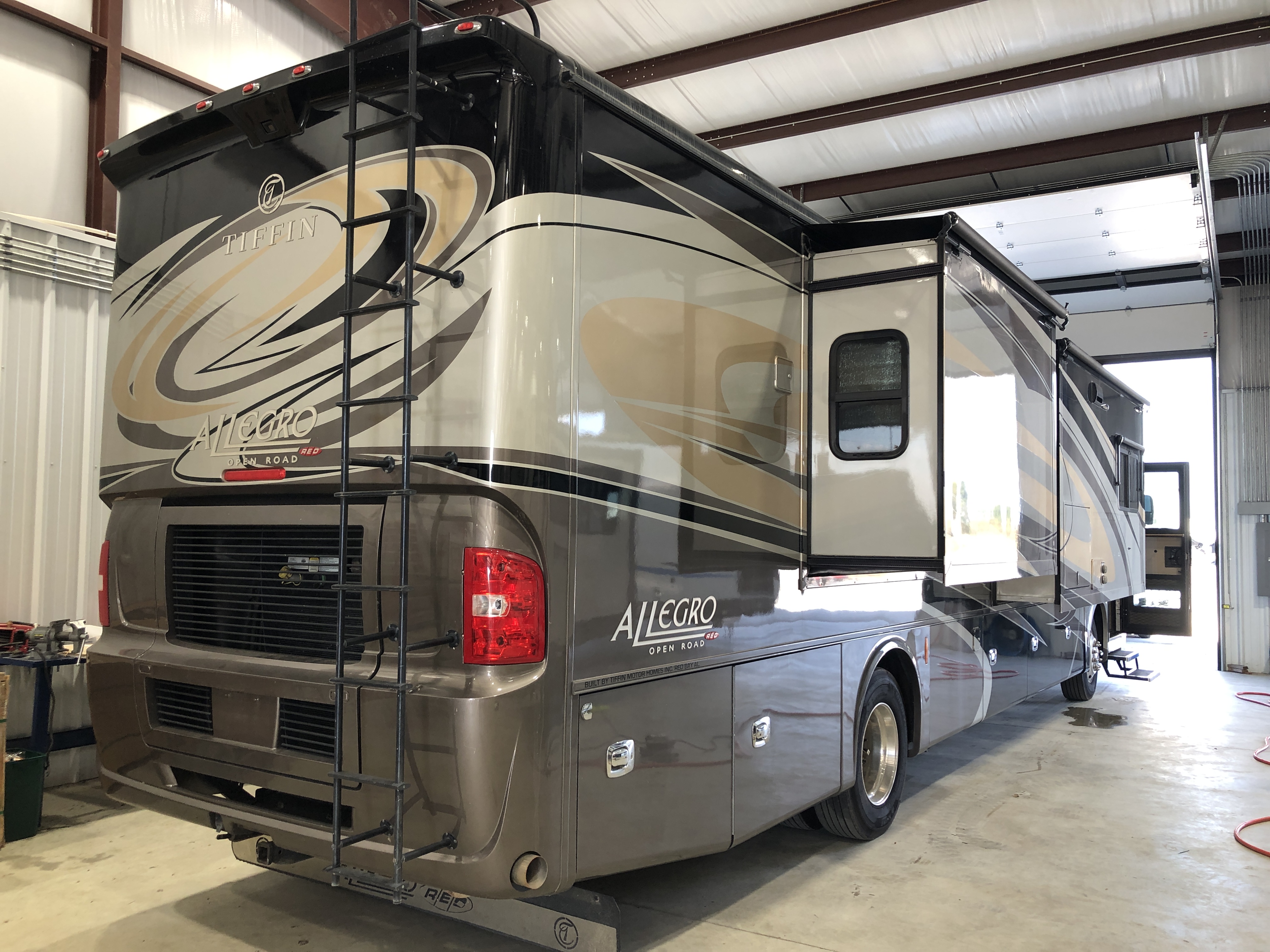 2017 Tiffin Allegro Red 38 QRA - Image 14