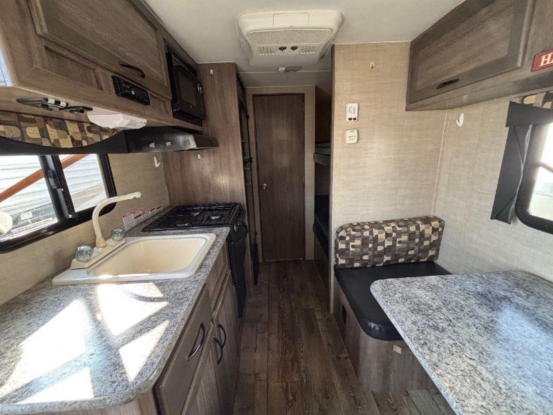 2017 Pacific Coachworks Might Lite 16BB - Image 10