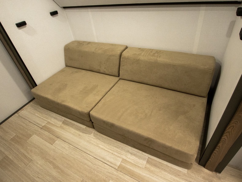 2026 Keystone Bullet Premium 330BKQ - Image 13