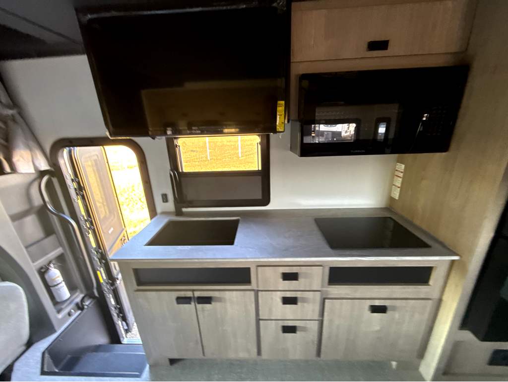 2027 GRAND DESIGN LINEAGE SERIESE 30DC - Image 22