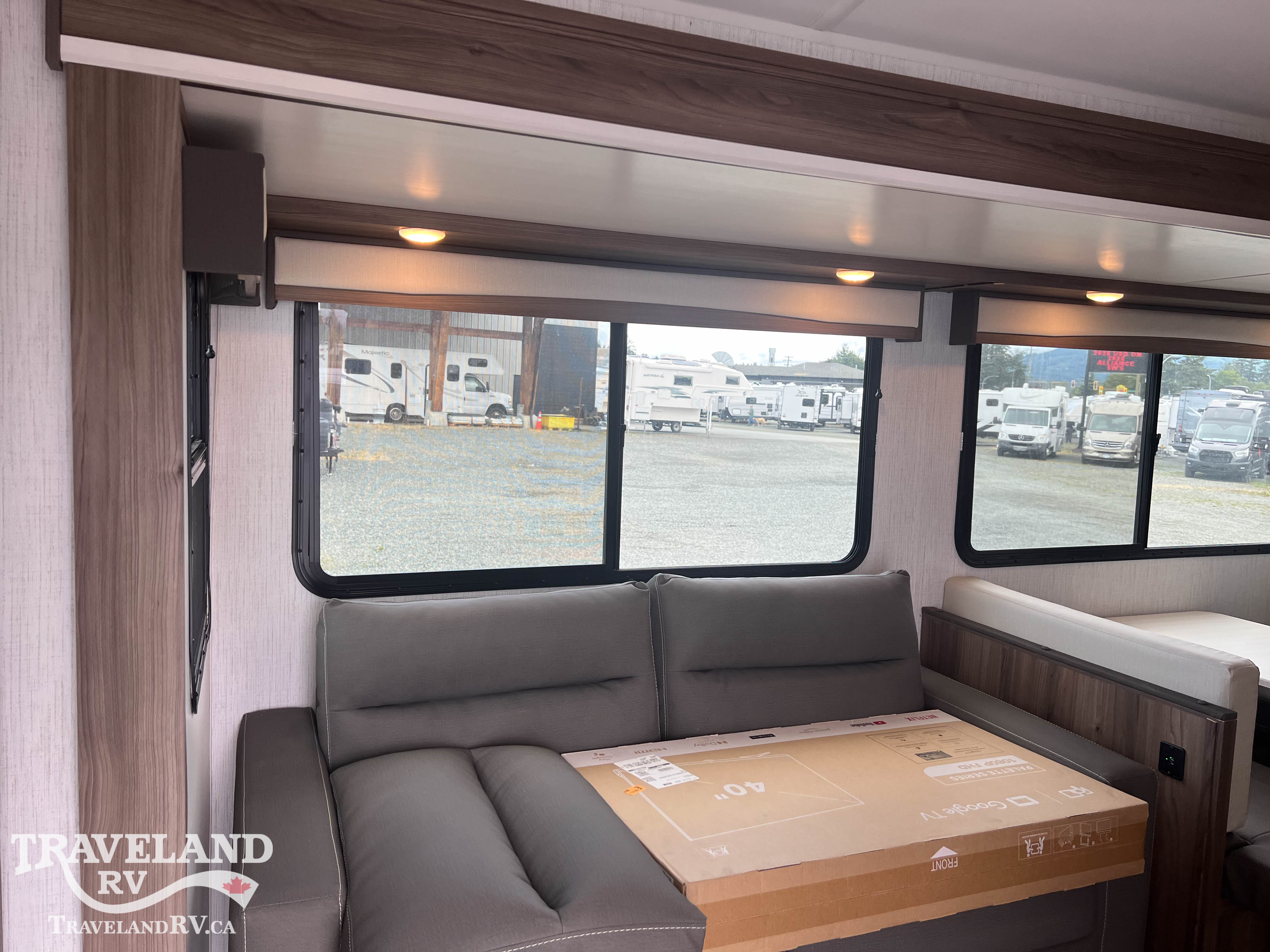 2023 Cruiser RV Radiance R-25RB - Image 10