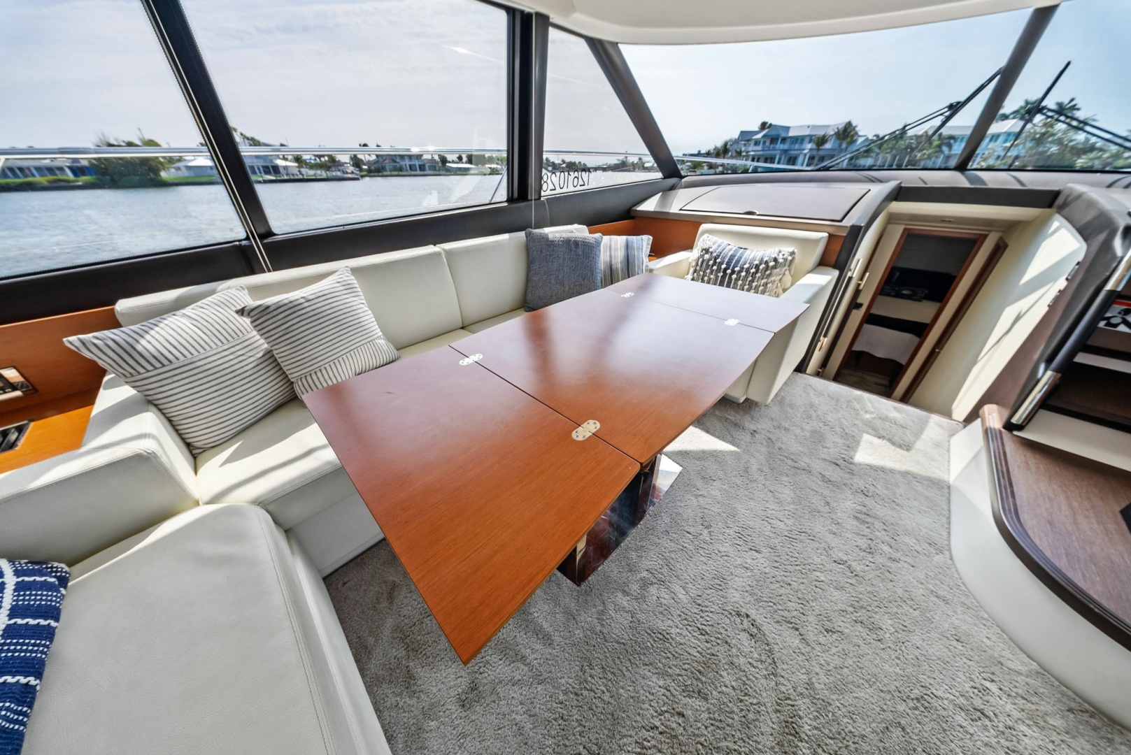 2015 Prestige 550 Base - Image 29