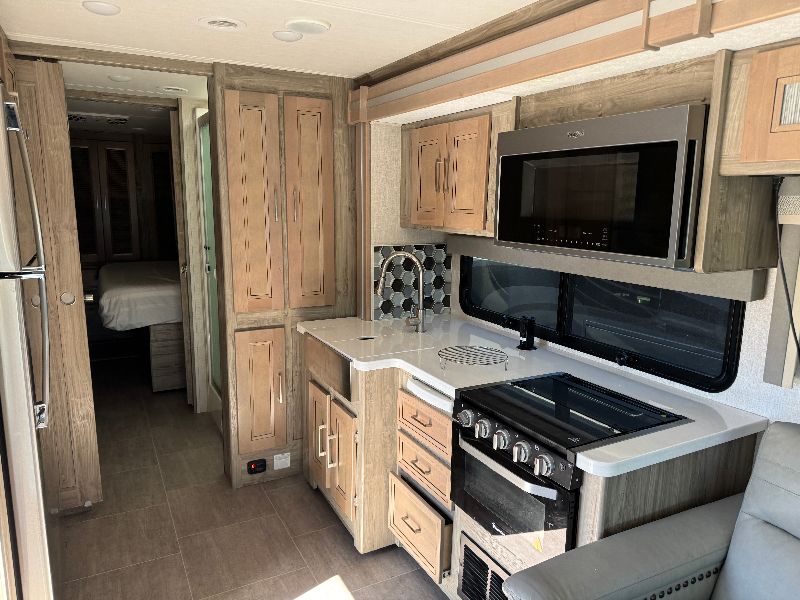 2021 Coachmen Sportscoach SRS 339DS - Image 7