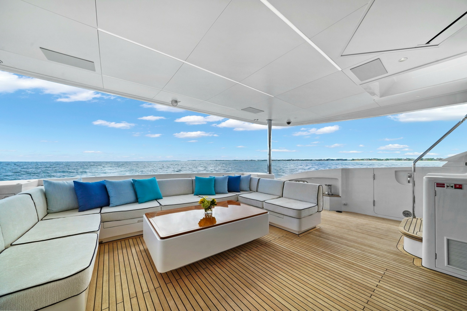 2025 Horizon Raised Pilothouse - Image 6