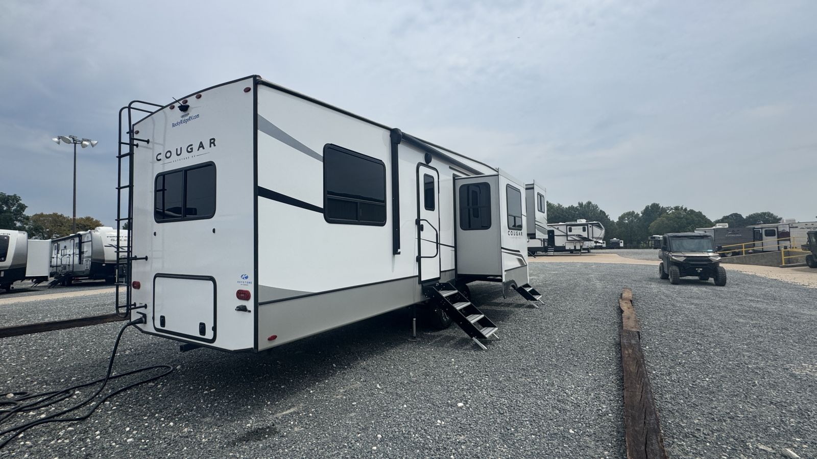 2023 Keystone Cougar East 354FLS - Image 8