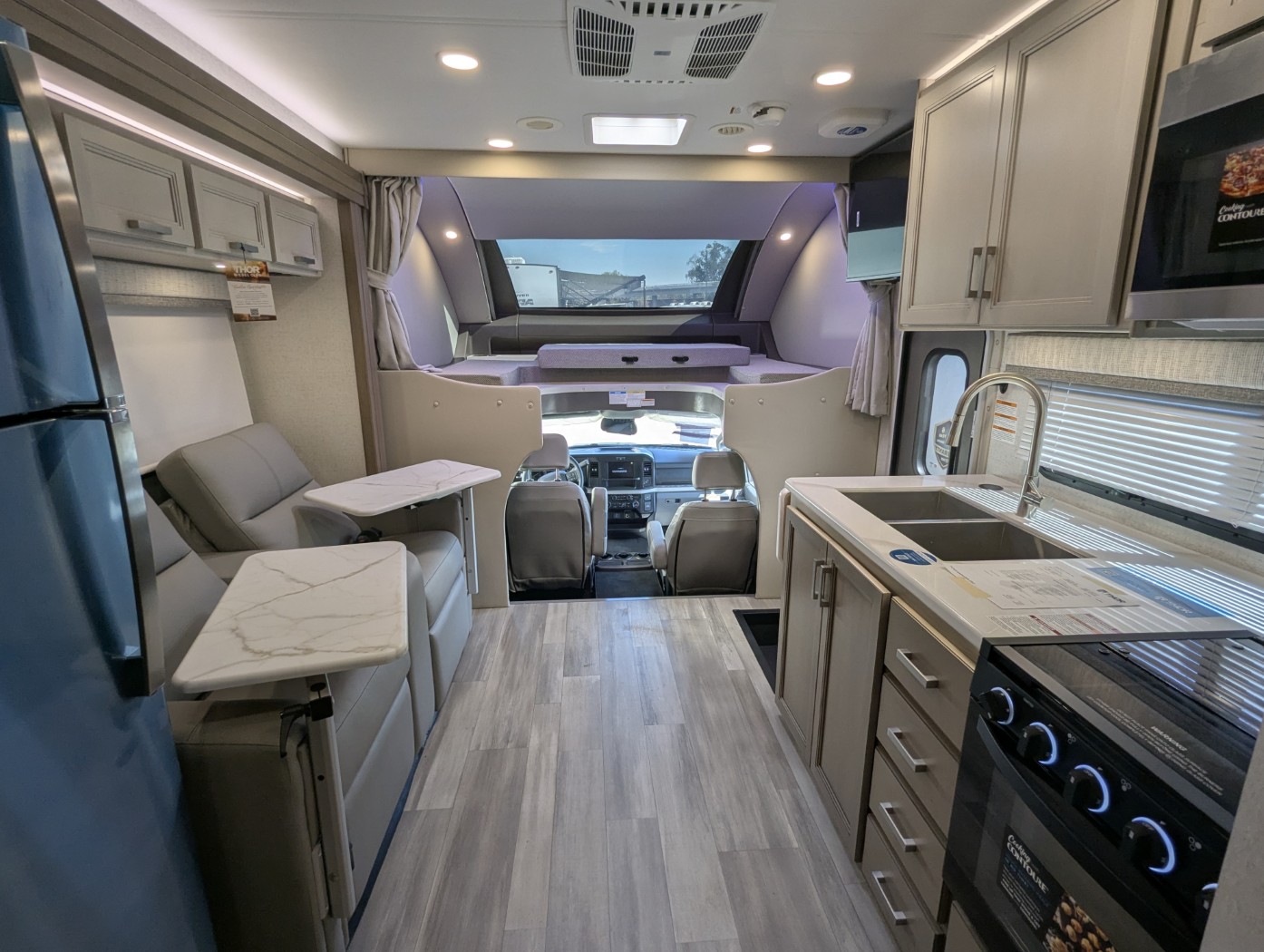 2027 Thor Motor Coach Omni Z30 - Image 30