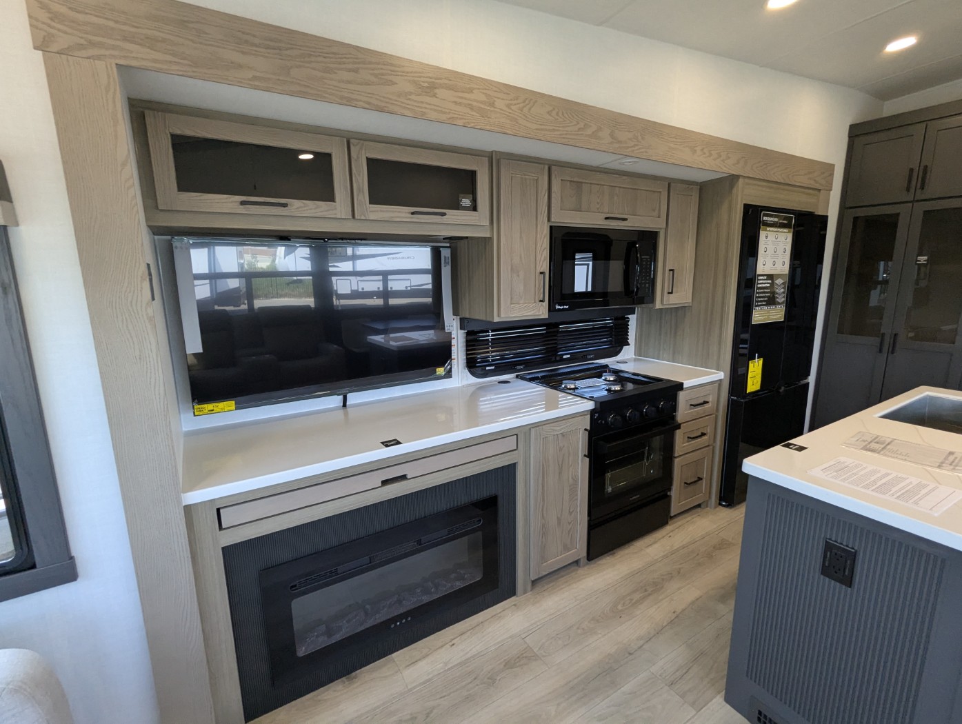 2026 Forest River Rockwood Signature 401SFB - Image 36