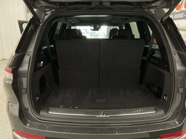 2022 Jeep Grand-Cherokee-L Laredo Altitude 4x4 - Image 17