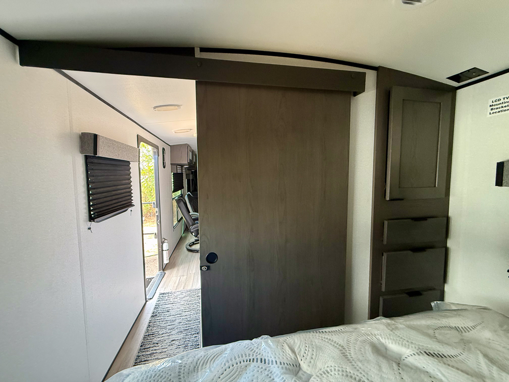 2022 CRUISER RV MPG ULTRA LITE TOY HAULER 2700 - Image 32