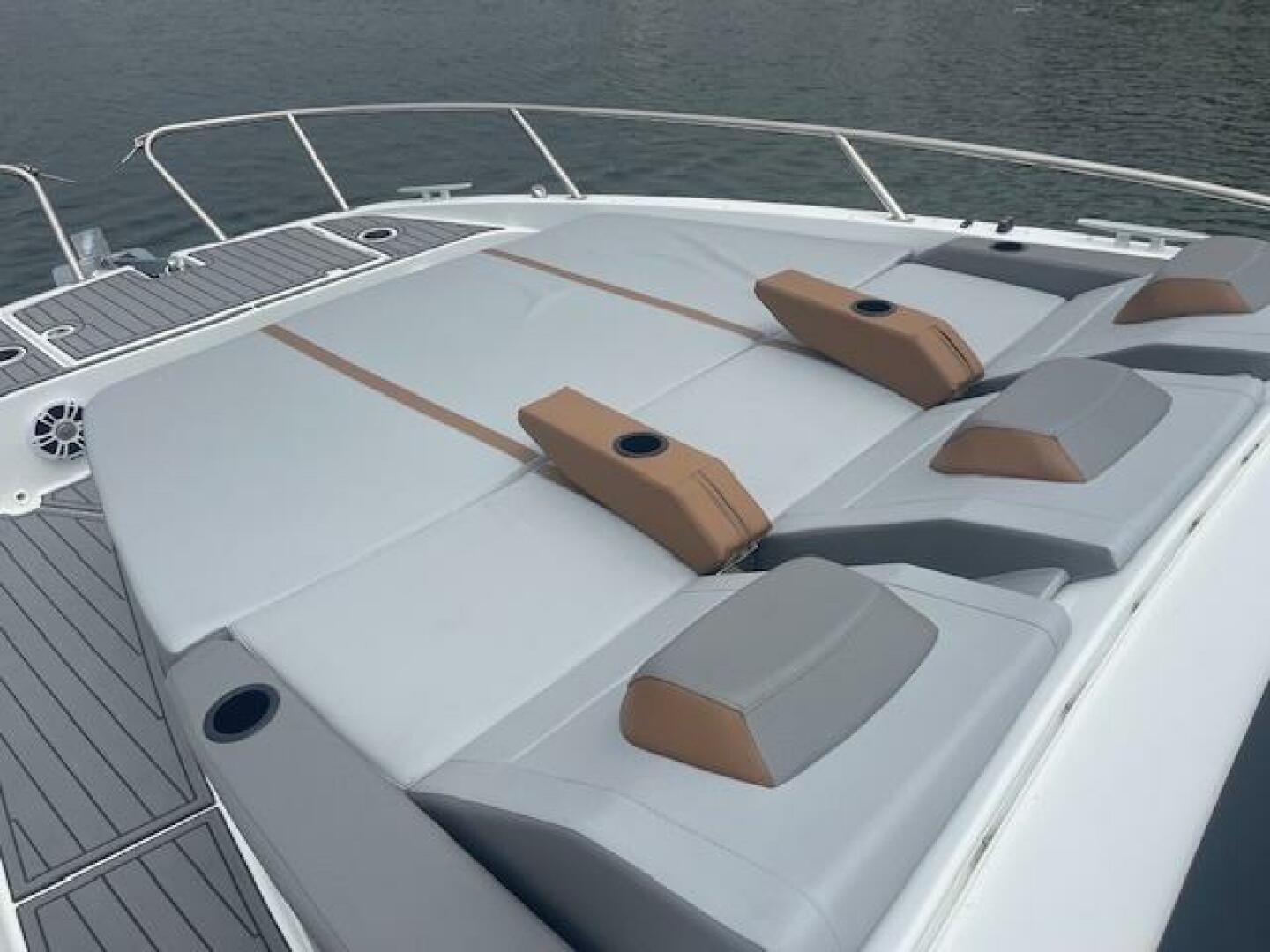 2022 Beneteau 32 Gran Turismo - Image 11