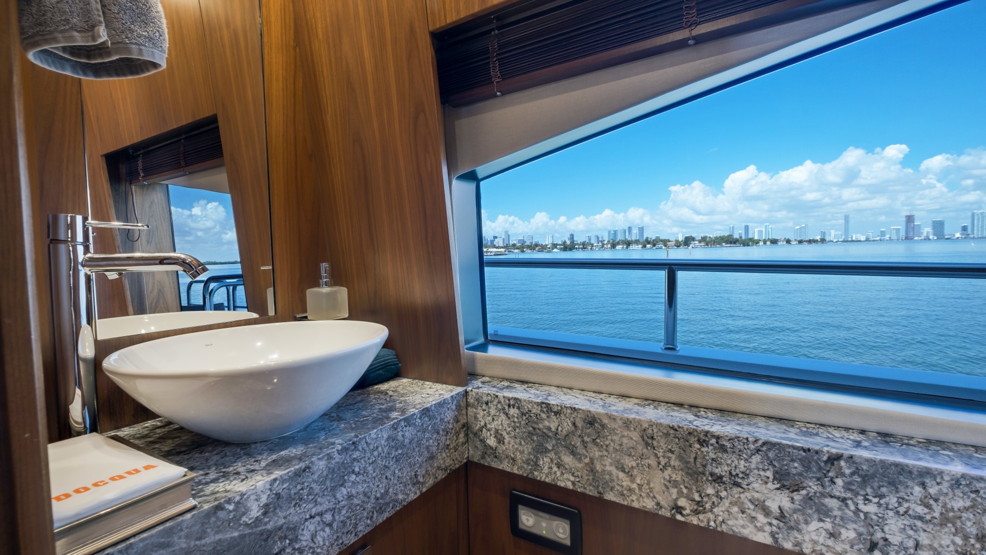 2018 Sunseeker 86 Yacht - Image 35