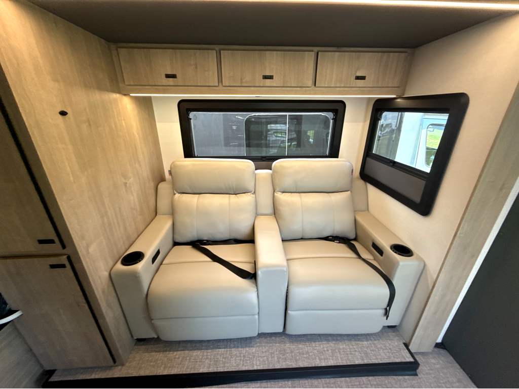 2027 Grand Design Lineage Series M 25FW - Image 17