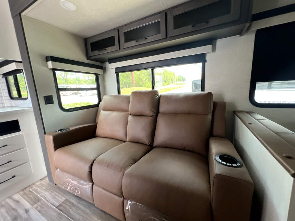 2026 VENTURE RV SPORTTREK 251VRK - Image 7