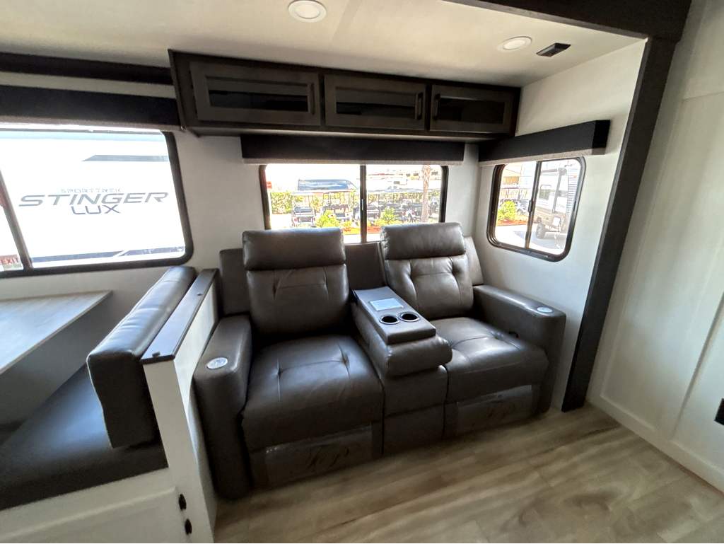 2026 VENTURE RV SPORTTREK 327VIK - Image 10
