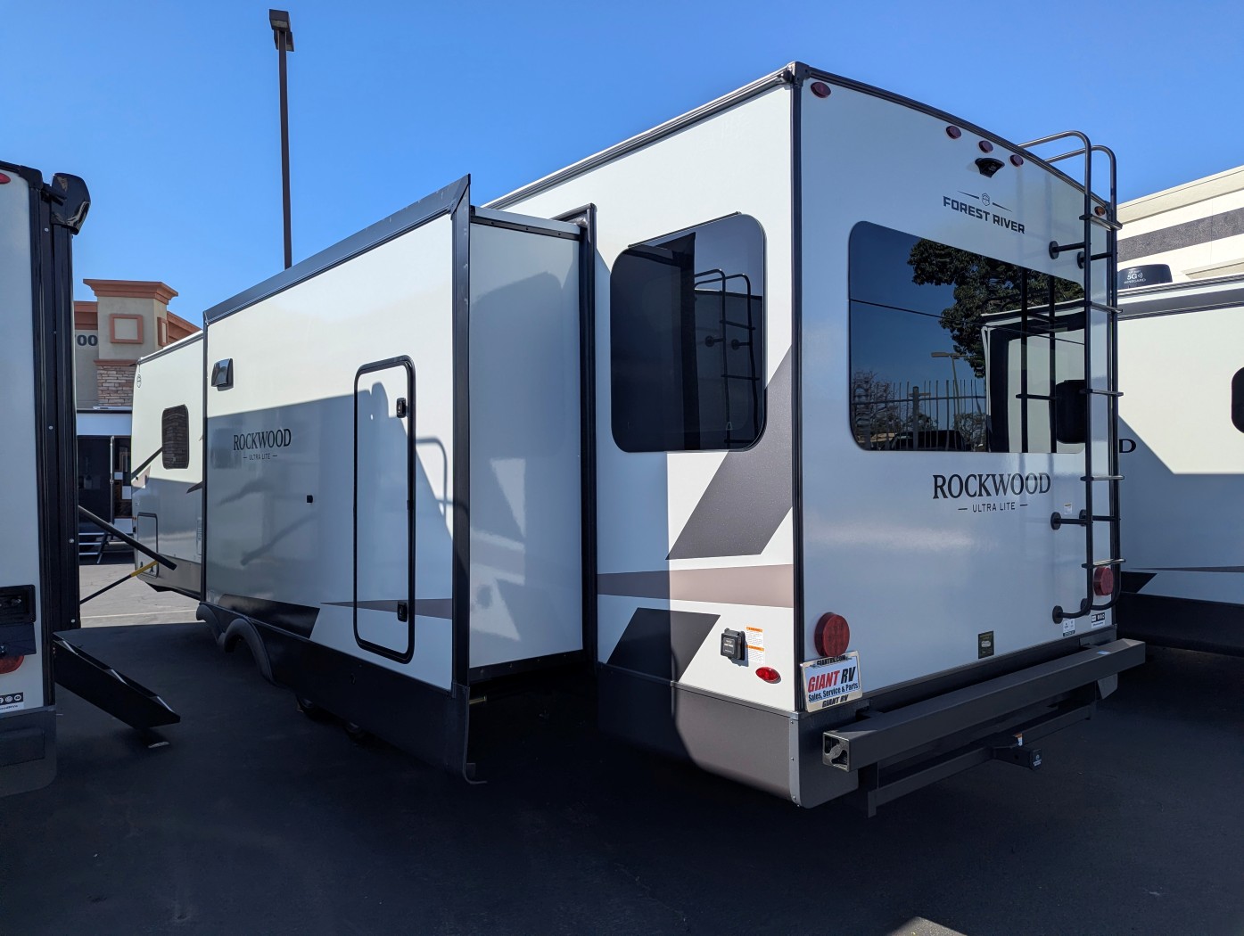 2026 Forest River Rockwood Ultra Lite 2906RL - Image 4