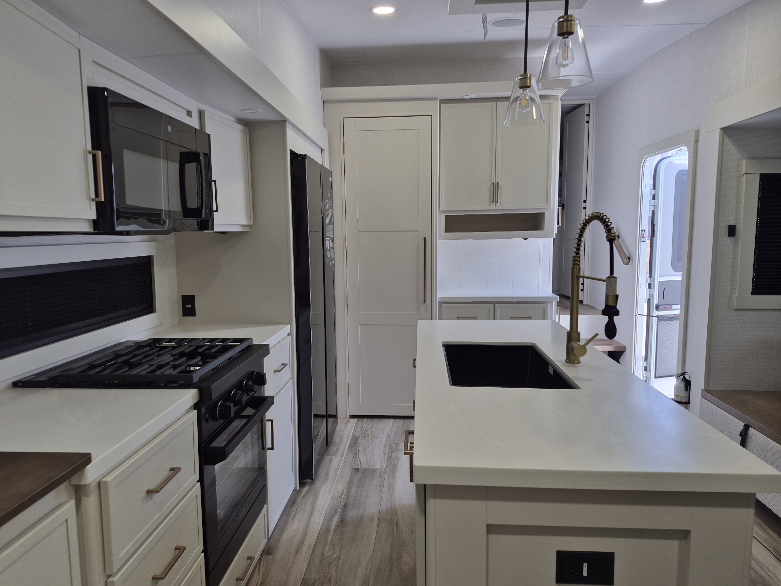 2027 Brinkley RV Model Z 3100 - Image 6
