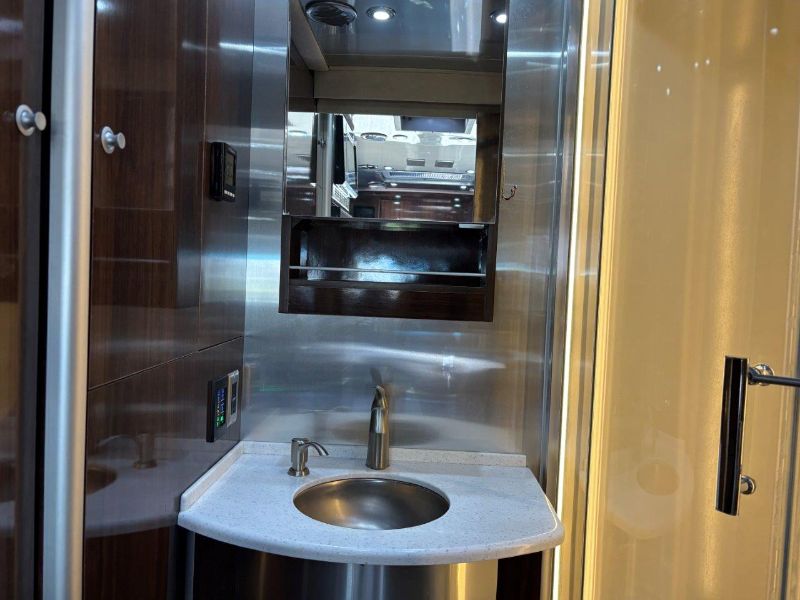 2019 Airstream Atlas Murphy Suite - Image 16