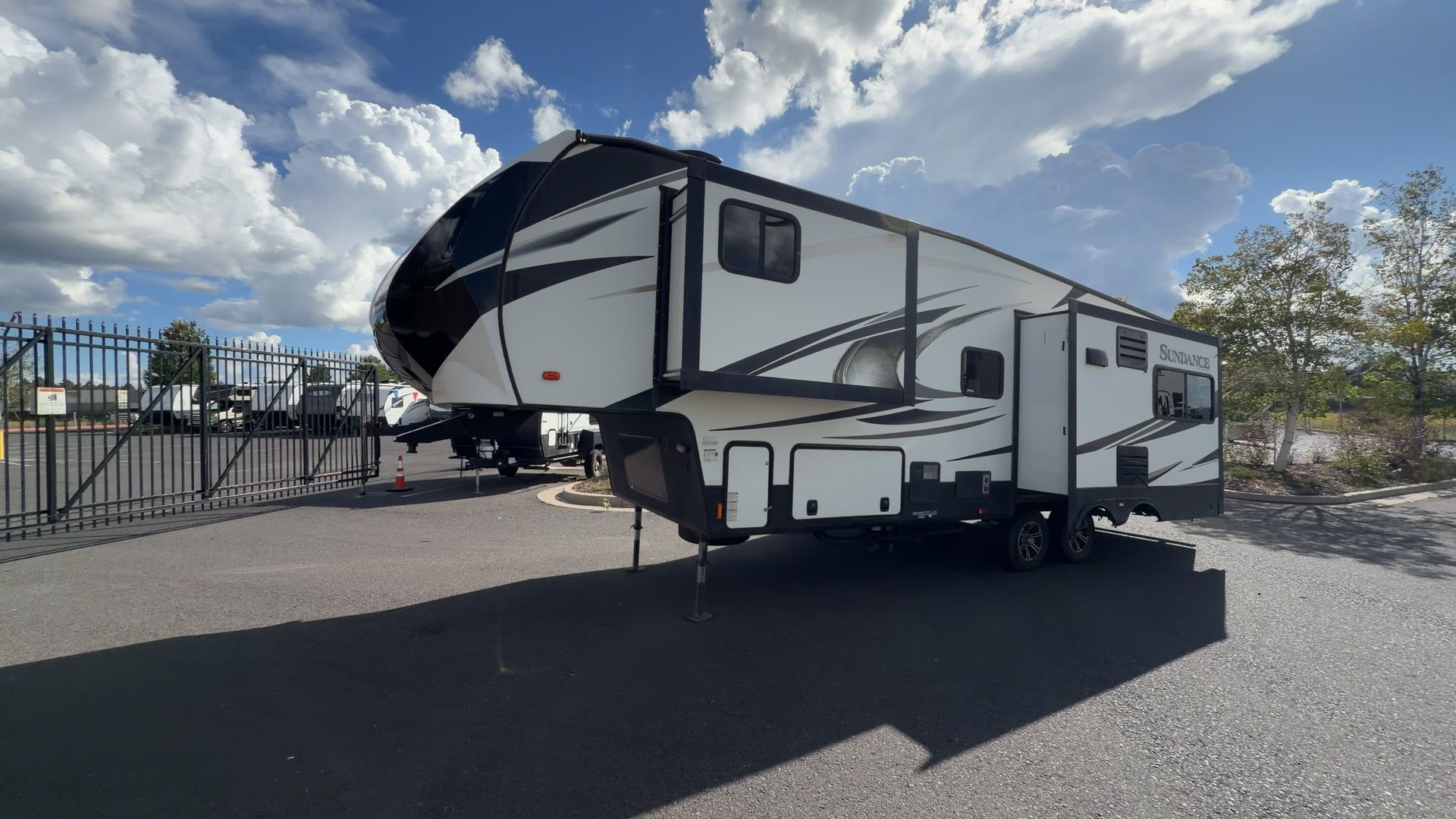2018 Heartland Sundance XLT SD XLT 289 TS - Image 4